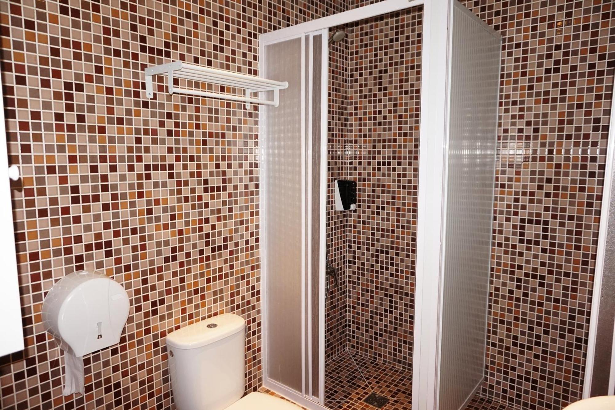 Far Atocha Hostal *