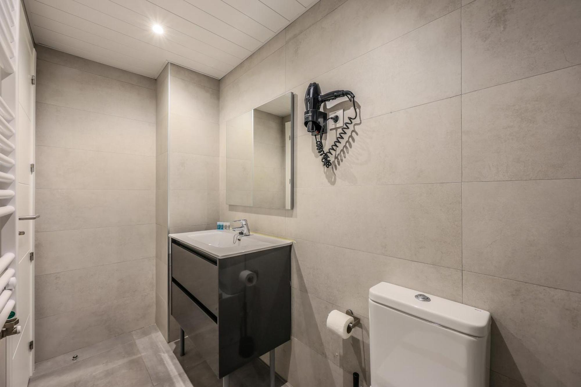 Amazinn Places Blasco De Garay 105 Guest house Madrid