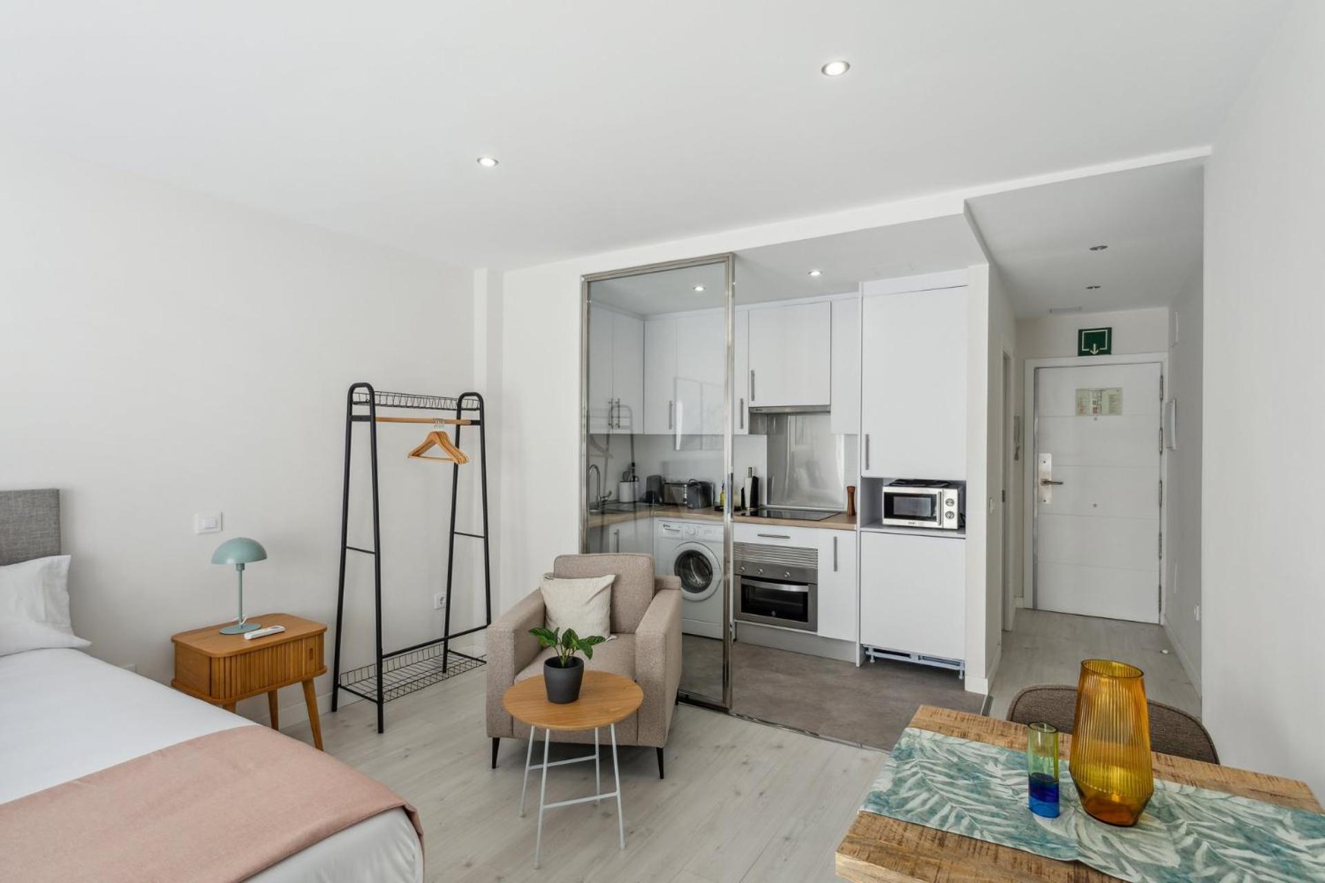 Limehome Calle De La Paloma Apartment *