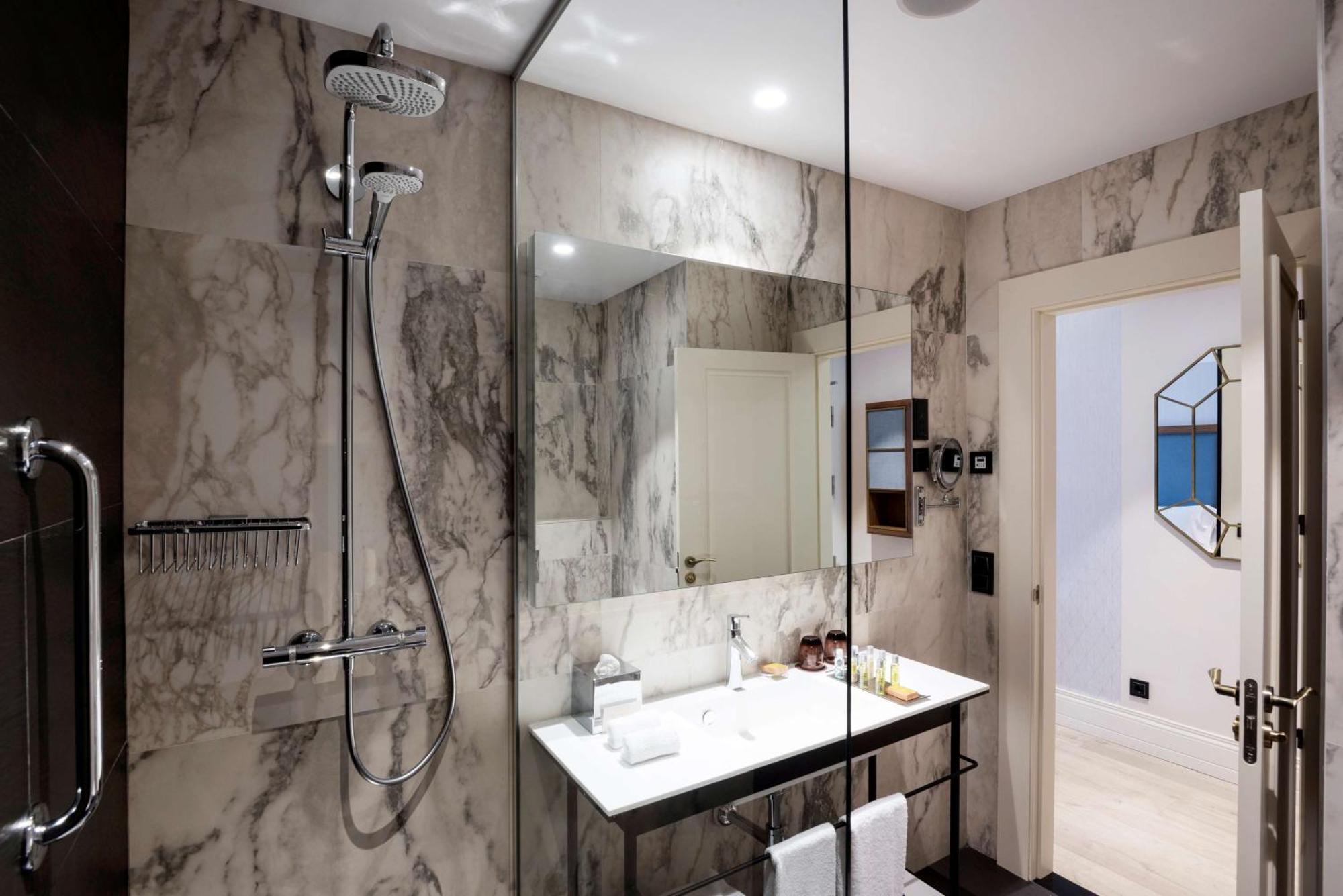 Hotel Doubletree By Hilton Madrid-prado 4*