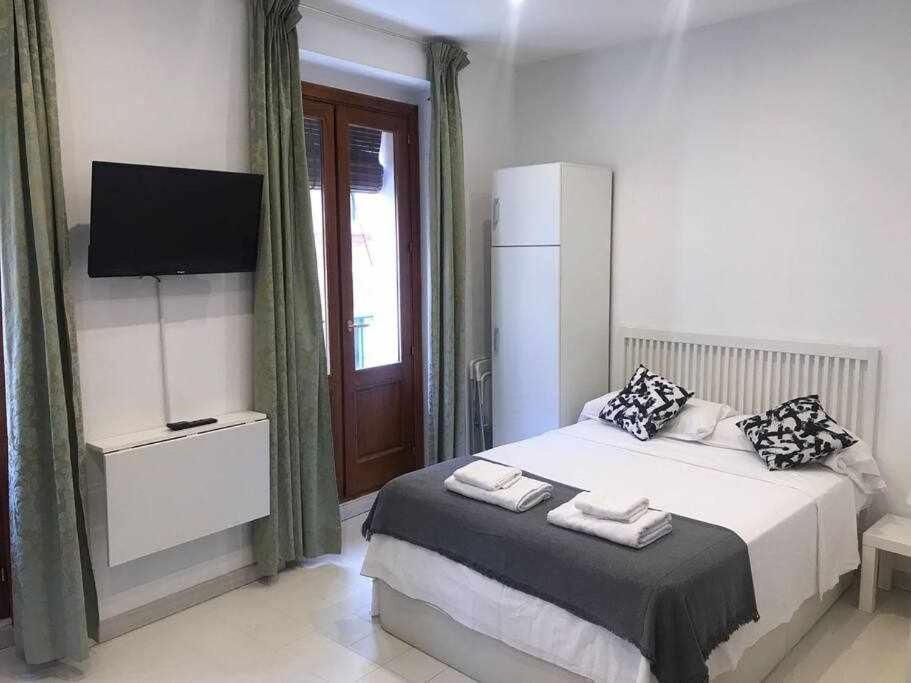 Un Genial Estudio En El Barrio Cortes Apartamento Madrid