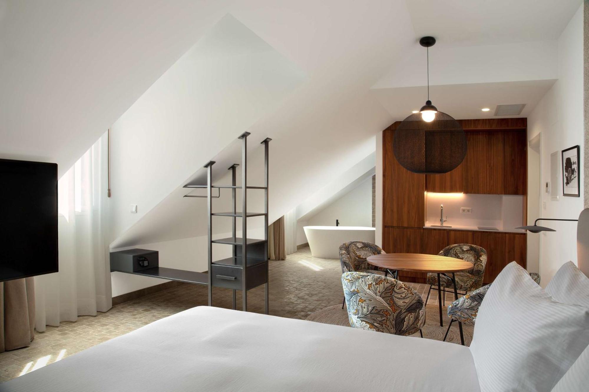 Atocha Madrid, Tapestry Collection By Hilton Hotel 4*
