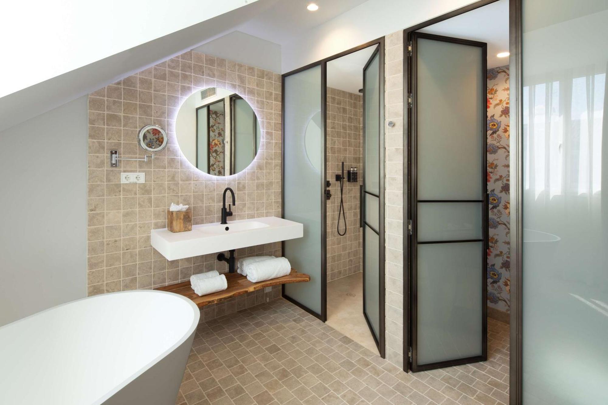 Hotel Atocha Madrid, Tapestry Collection By Hilton Madrid