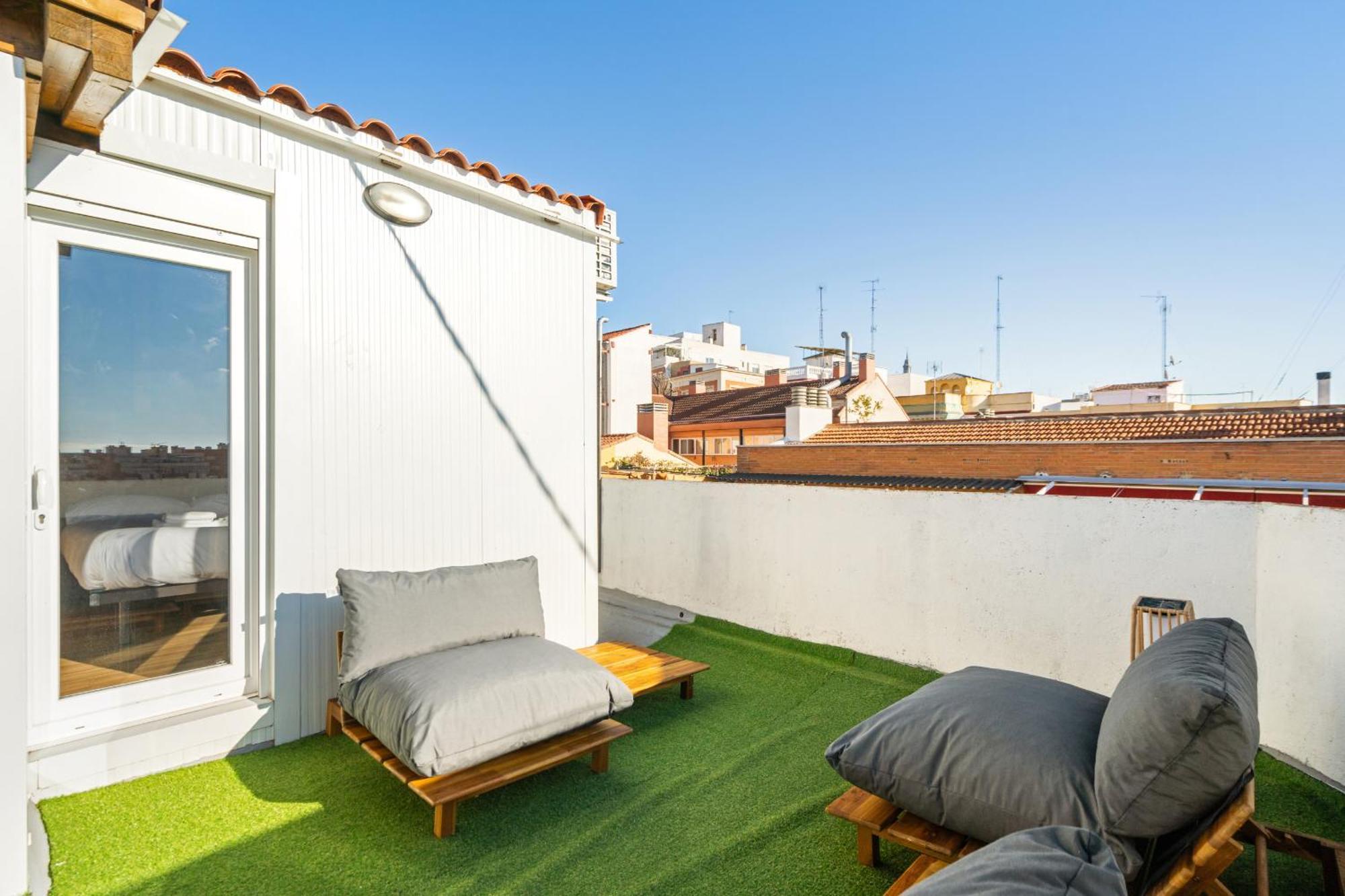 Apartamento Atico Con Terraza En Lavapies Alquiler Temporal *