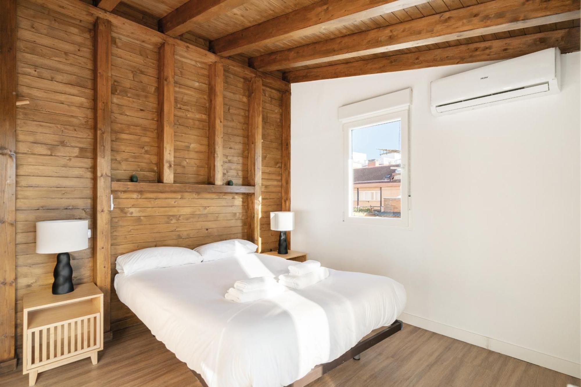 Atico Con Terraza En Lavapies Alquiler Temporal Apartamento *
