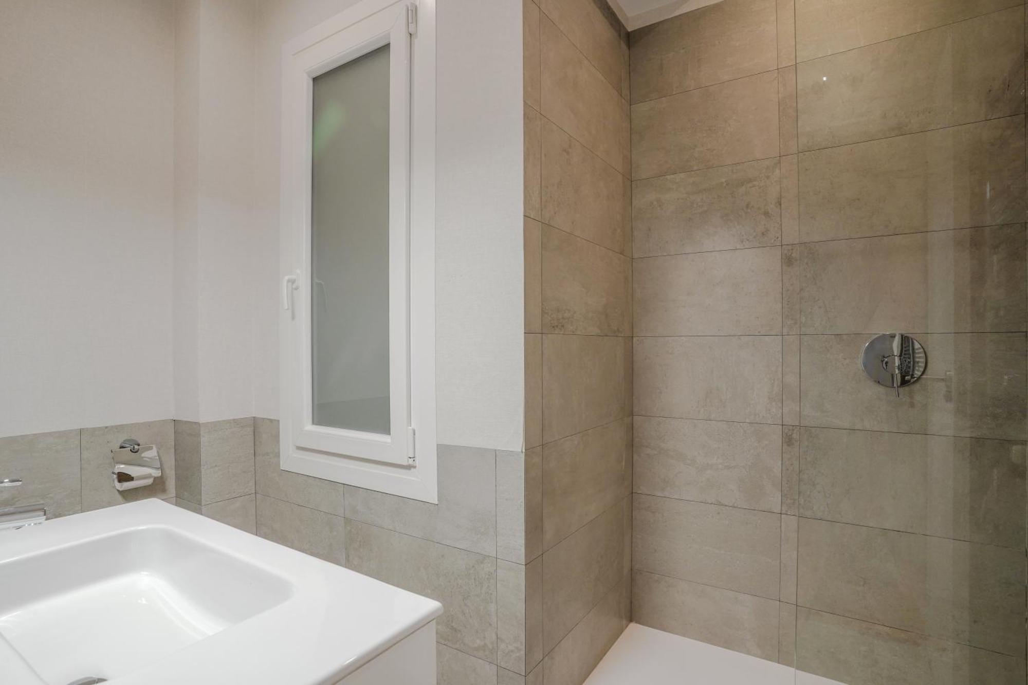 Modern Spacious-3 Bedrooms 2 Bathrooms-retiro Apartamento