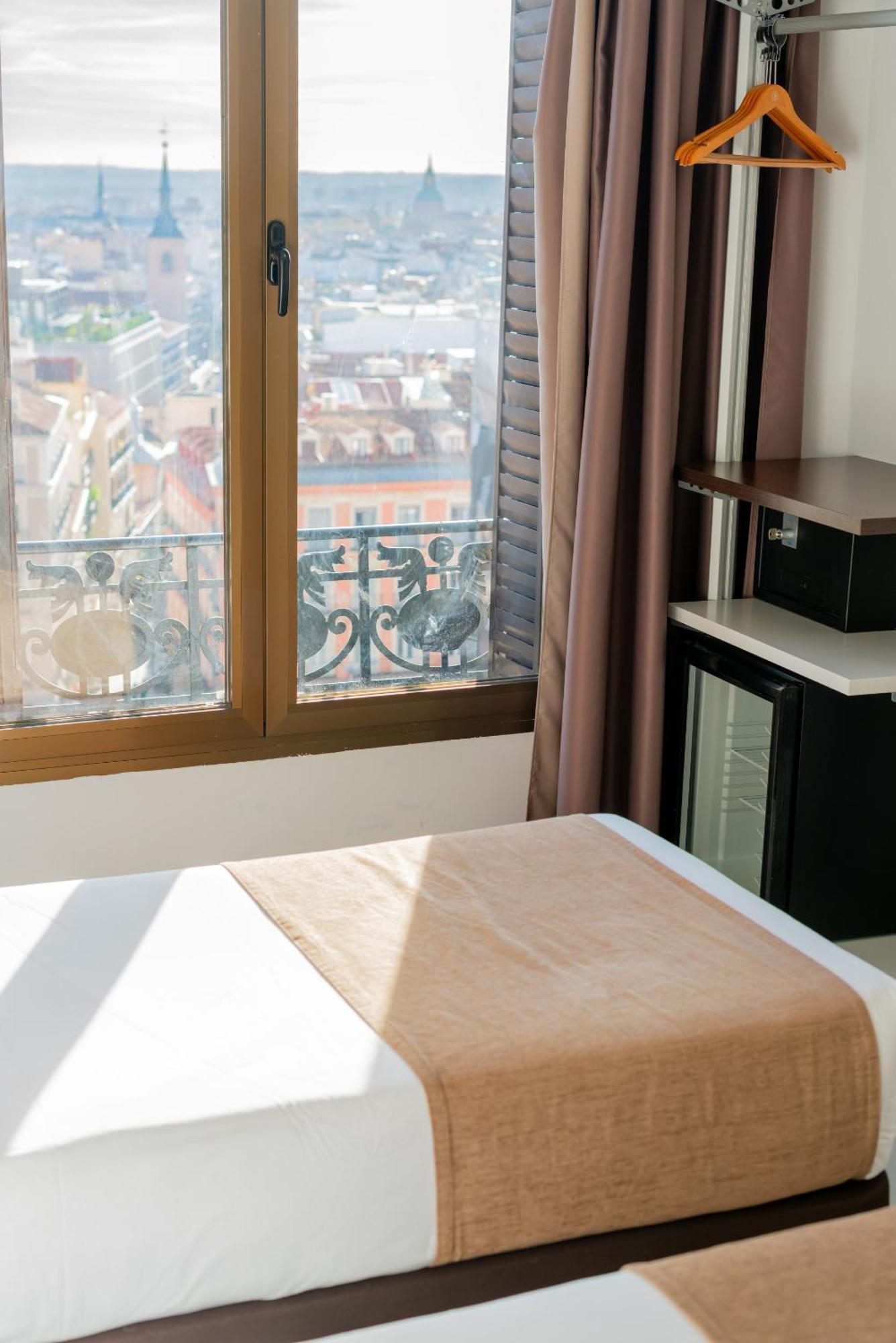 Hostal Gran Via 44 *