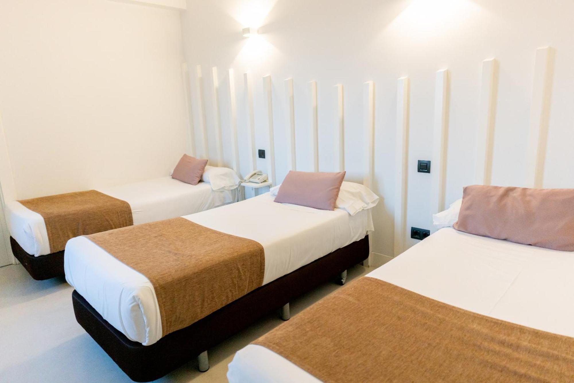 Gran Via 44 Hostal *