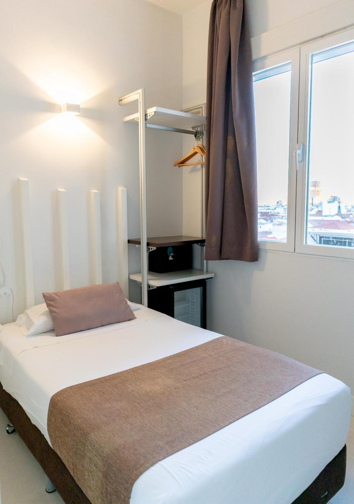 Hostal Gran Via 44