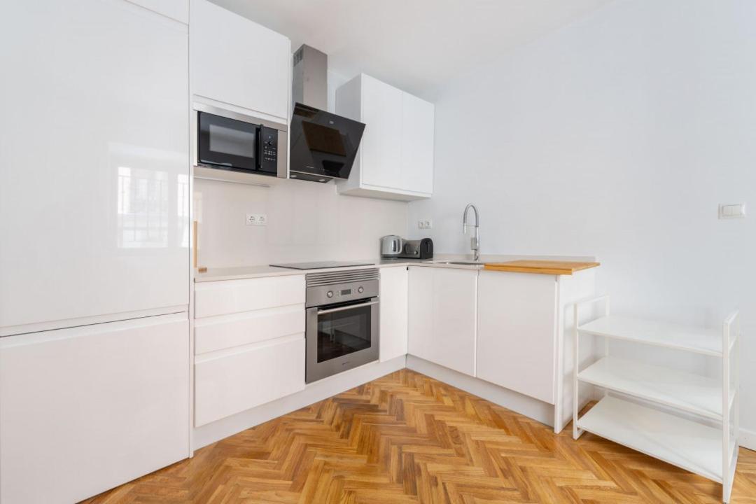 3 Bedrooms 2 Bathrooms Furnished - Sol - Bright - Mintystay * Madrid