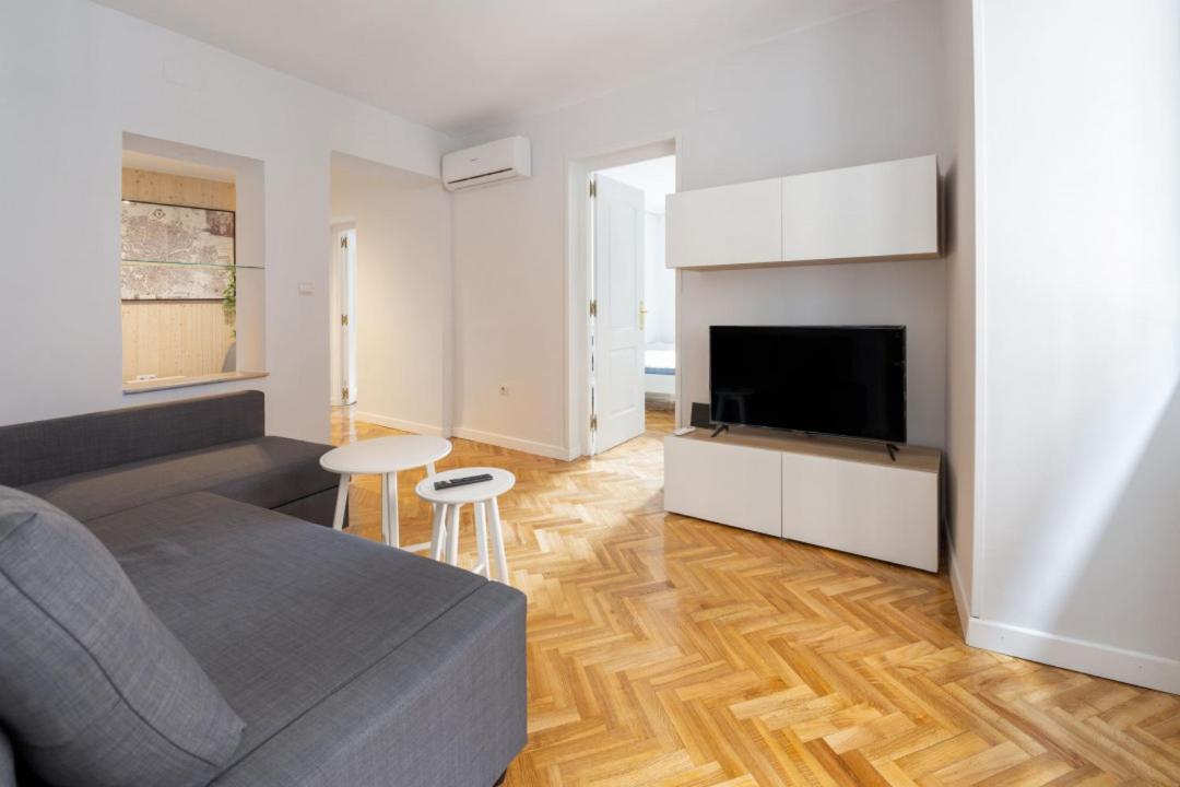 3 Bedrooms 2 Bathrooms Furnished - Sol - Bright - Mintystay * Madrid