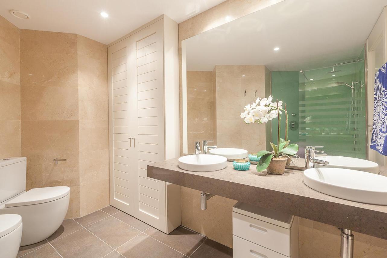 Homeclub Exclusive Flat At Tower *