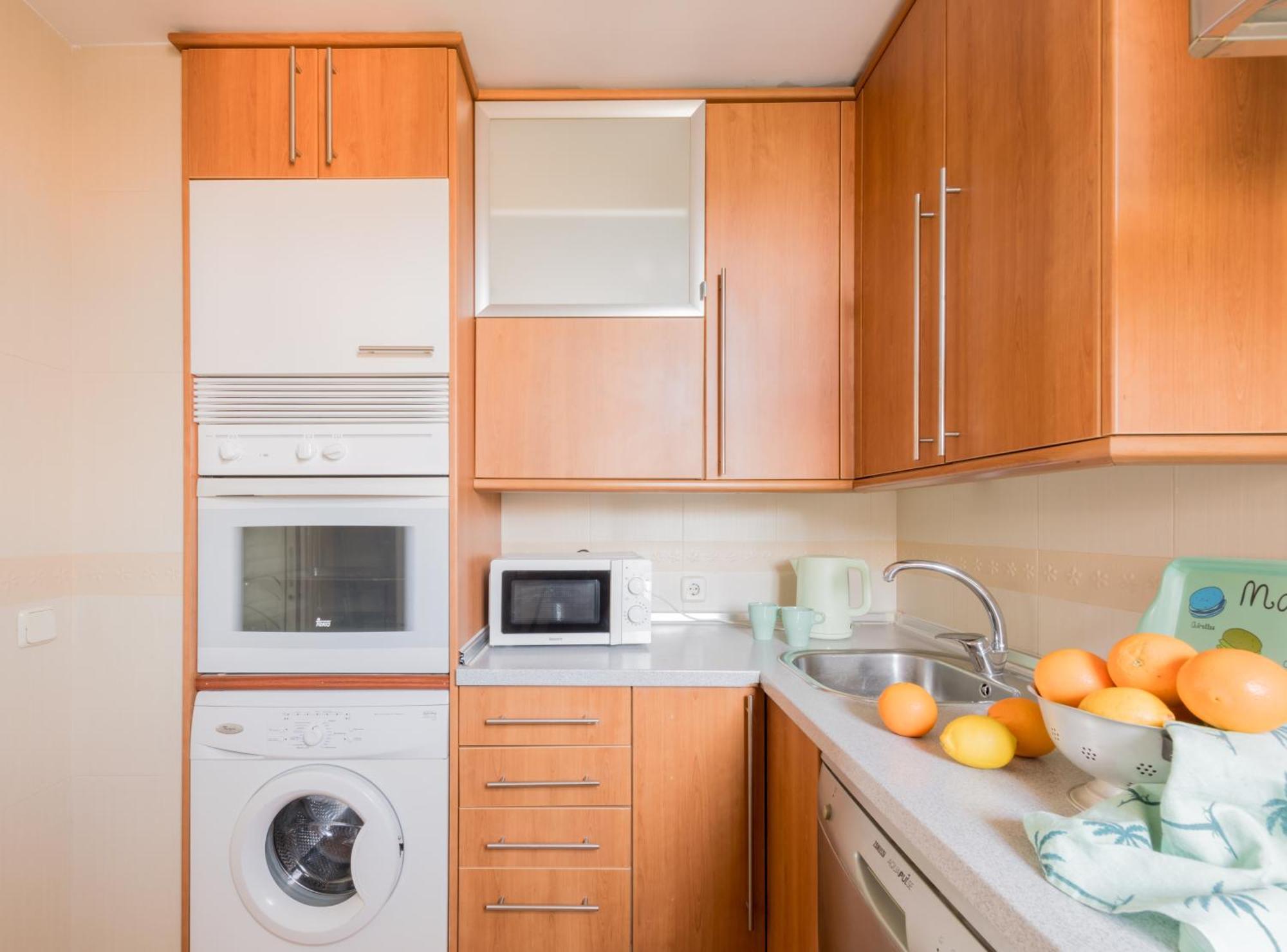 Bright And Cheerful With Modern Comforts And Private Bathroom * Madrid