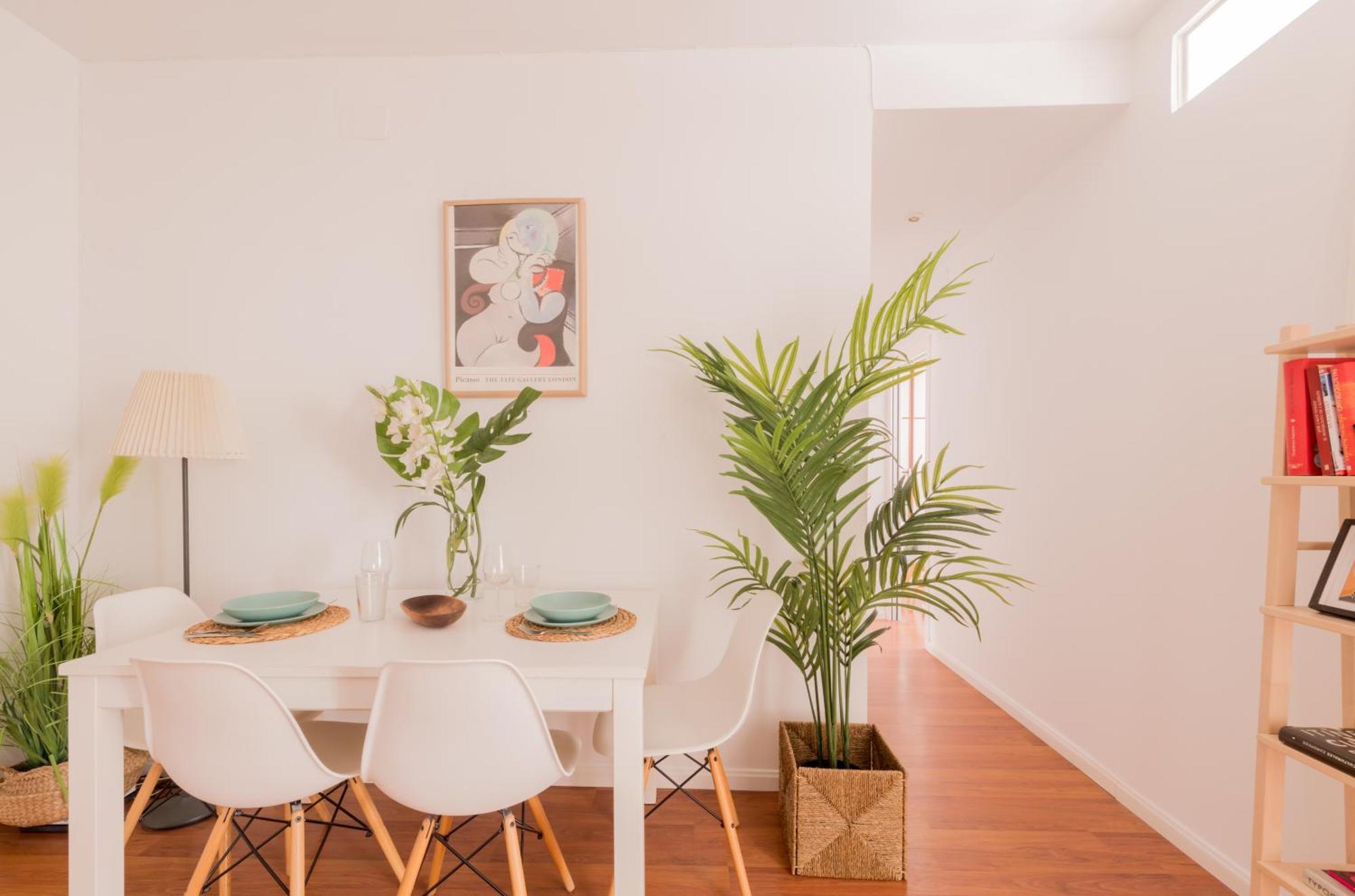 Bright And Cheerful With Modern Comforts And Private Bathroom Habitación en casa particular *