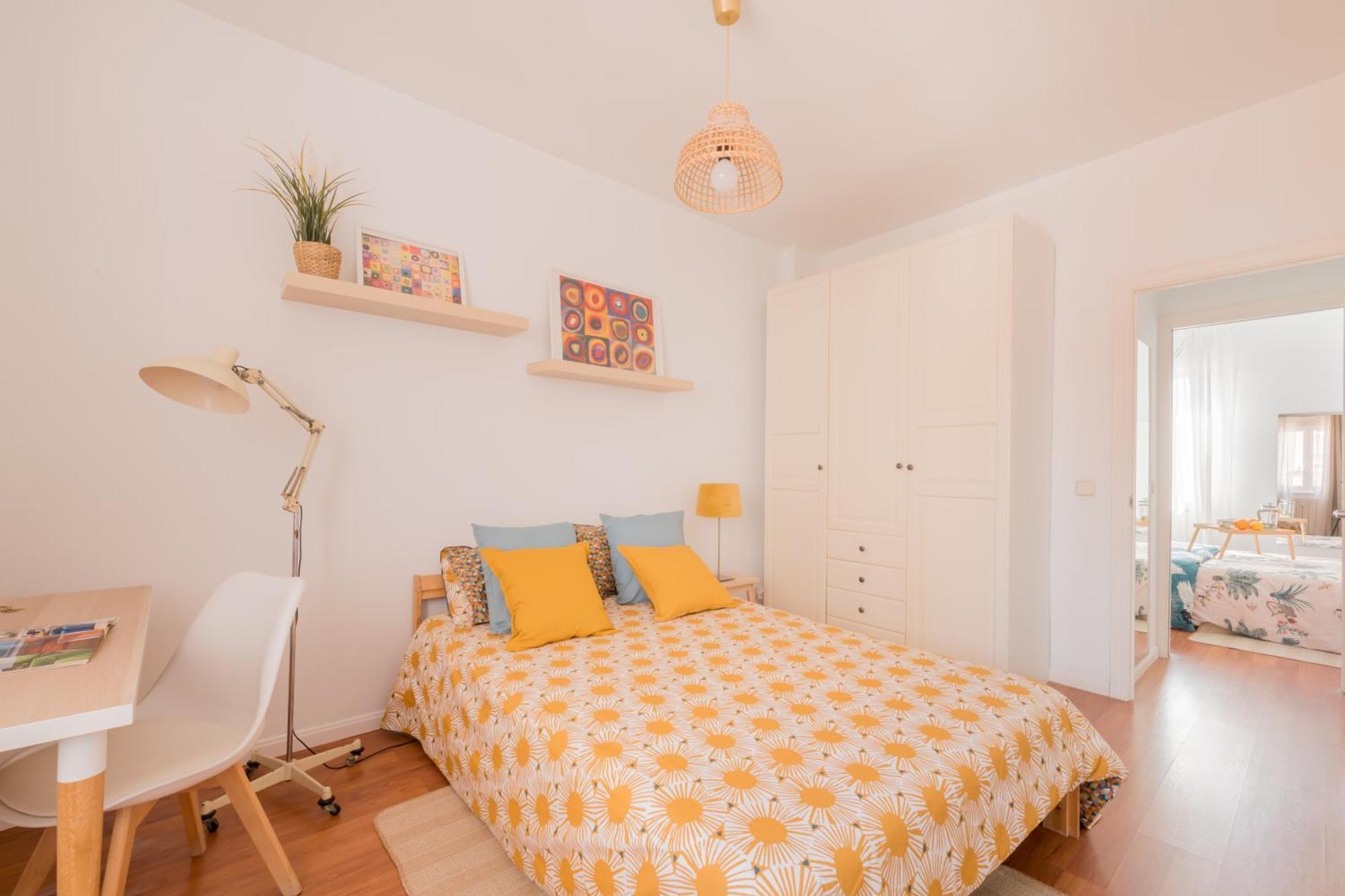 Habitación en casa particular Bright And Cheerful With Modern Comforts And Private Bathroom