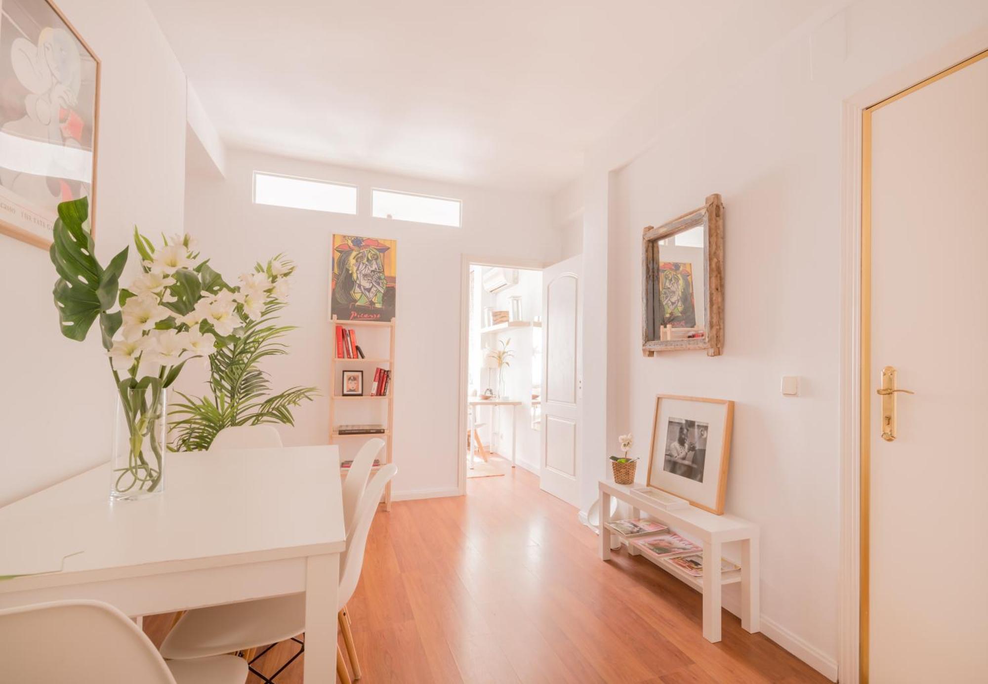 Habitación en casa particular Bright And Cheerful With Modern Comforts And Private Bathroom Madrid