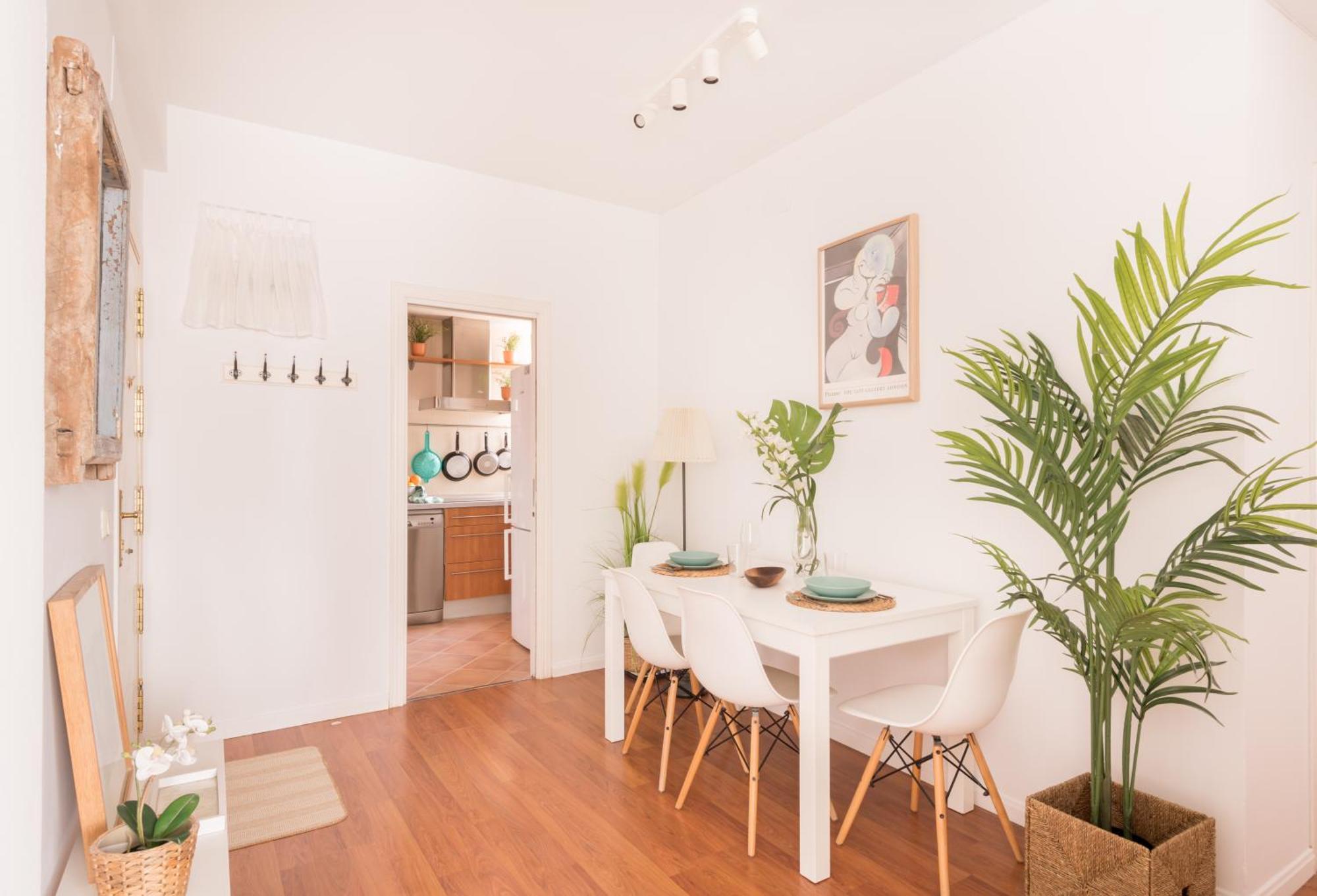 Bright And Cheerful With Modern Comforts And Private Bathroom Habitación en casa particular Madrid