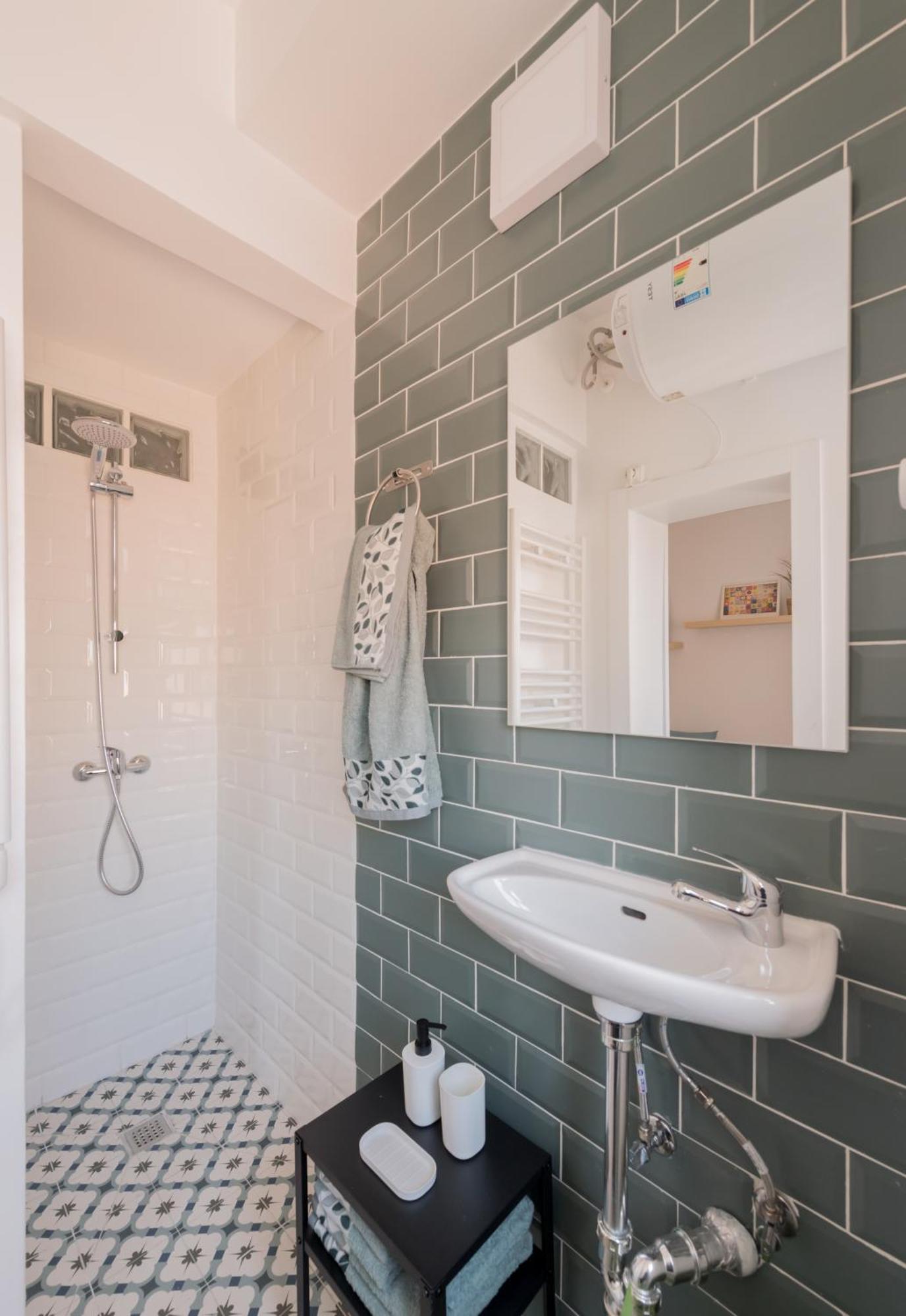 Habitación en casa particular Bright And Cheerful With Modern Comforts And Private Bathroom