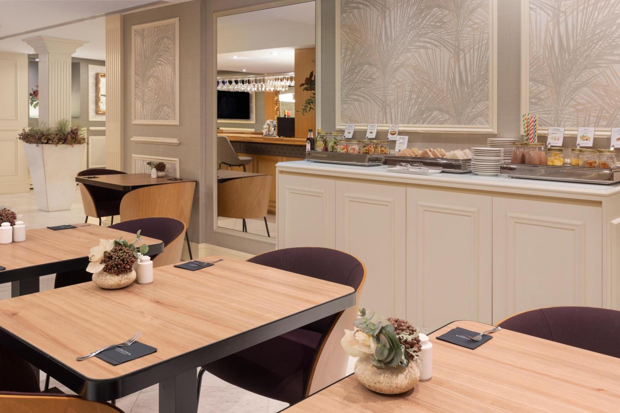 Hotel Catalonia Cortes 4*