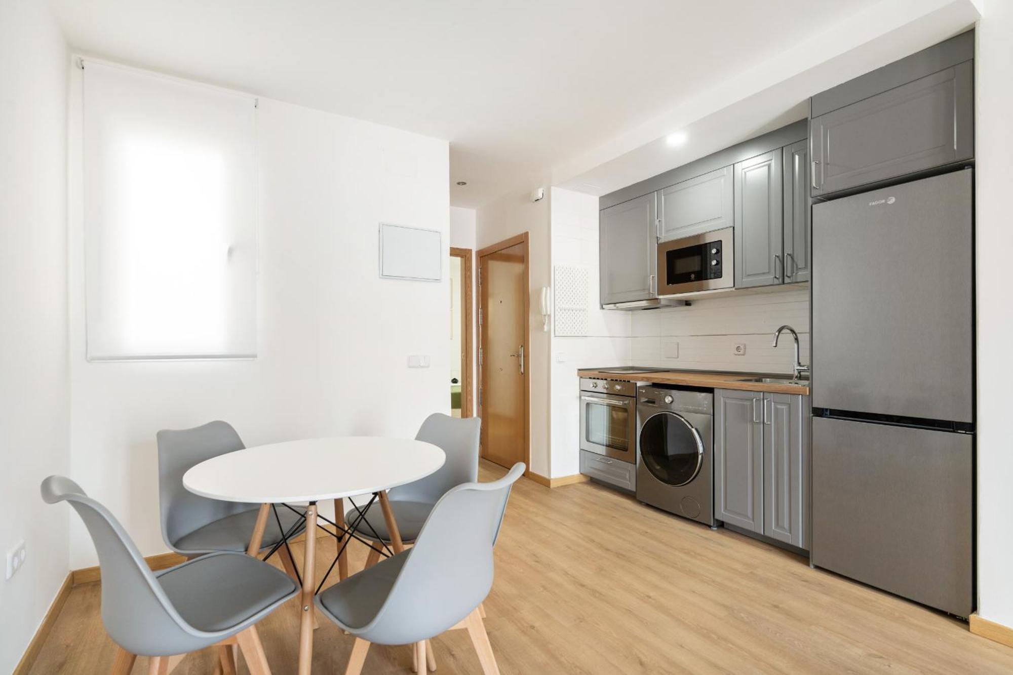 Apartamento En La Avenida De La Albufera Alquiler Temporal Madrid