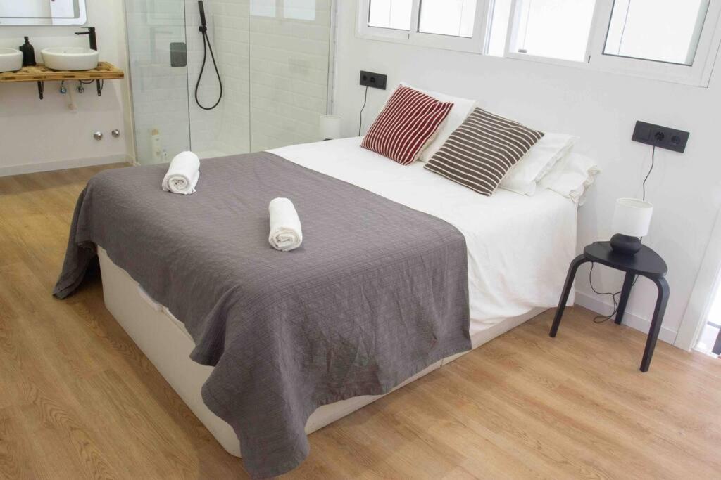 Modern And Cozy Flat In La Latina - 2 Double Beds