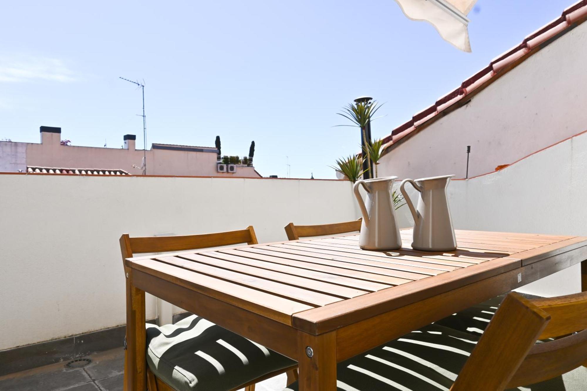 For You Apartamento De Dos Con Terraza En El Corazon De Malasana Ecl4ºa Apartamento Madrid