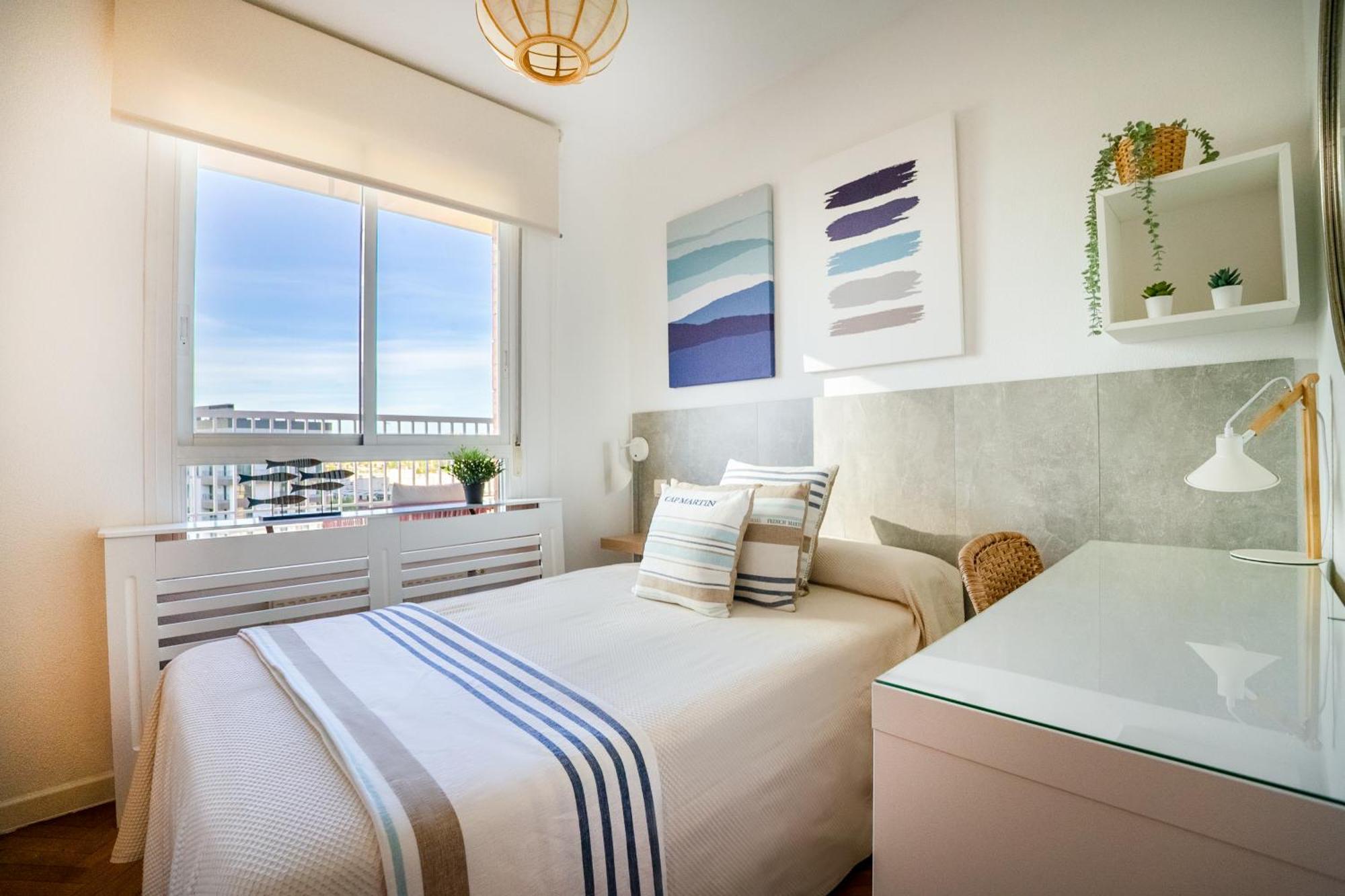 Apartamento Atico Con Terraza, Parking Y Piscina *
