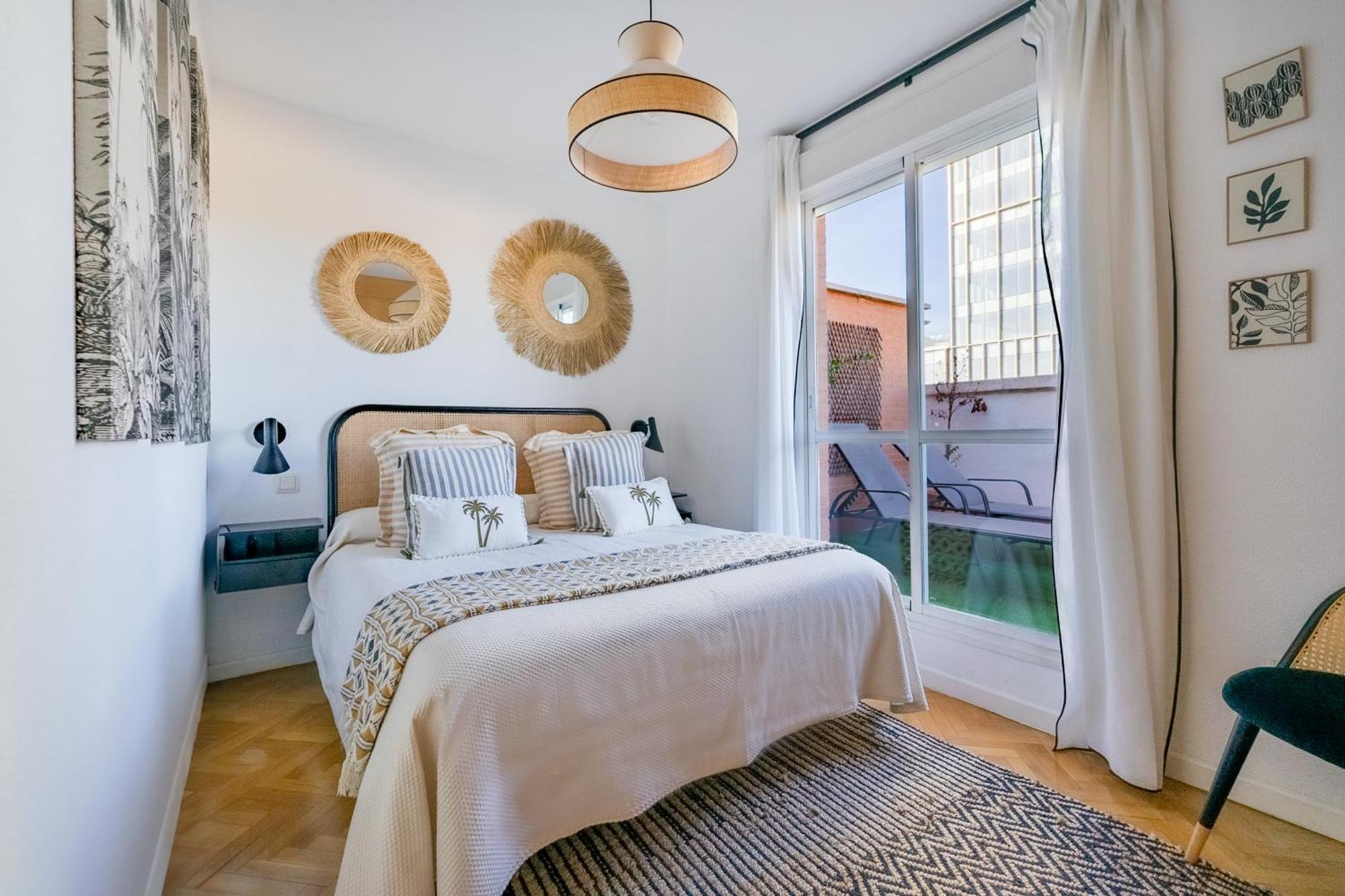 Apartamento Atico Con Terraza, Parking Y Piscina Madrid