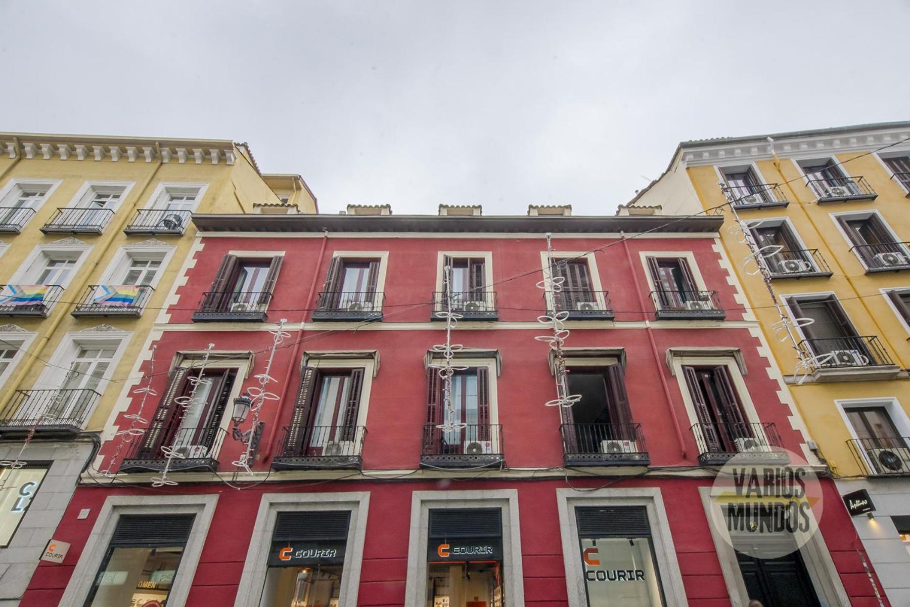 Apartamento Fashion Design Loft En Calle Carretas-sol 4pax *