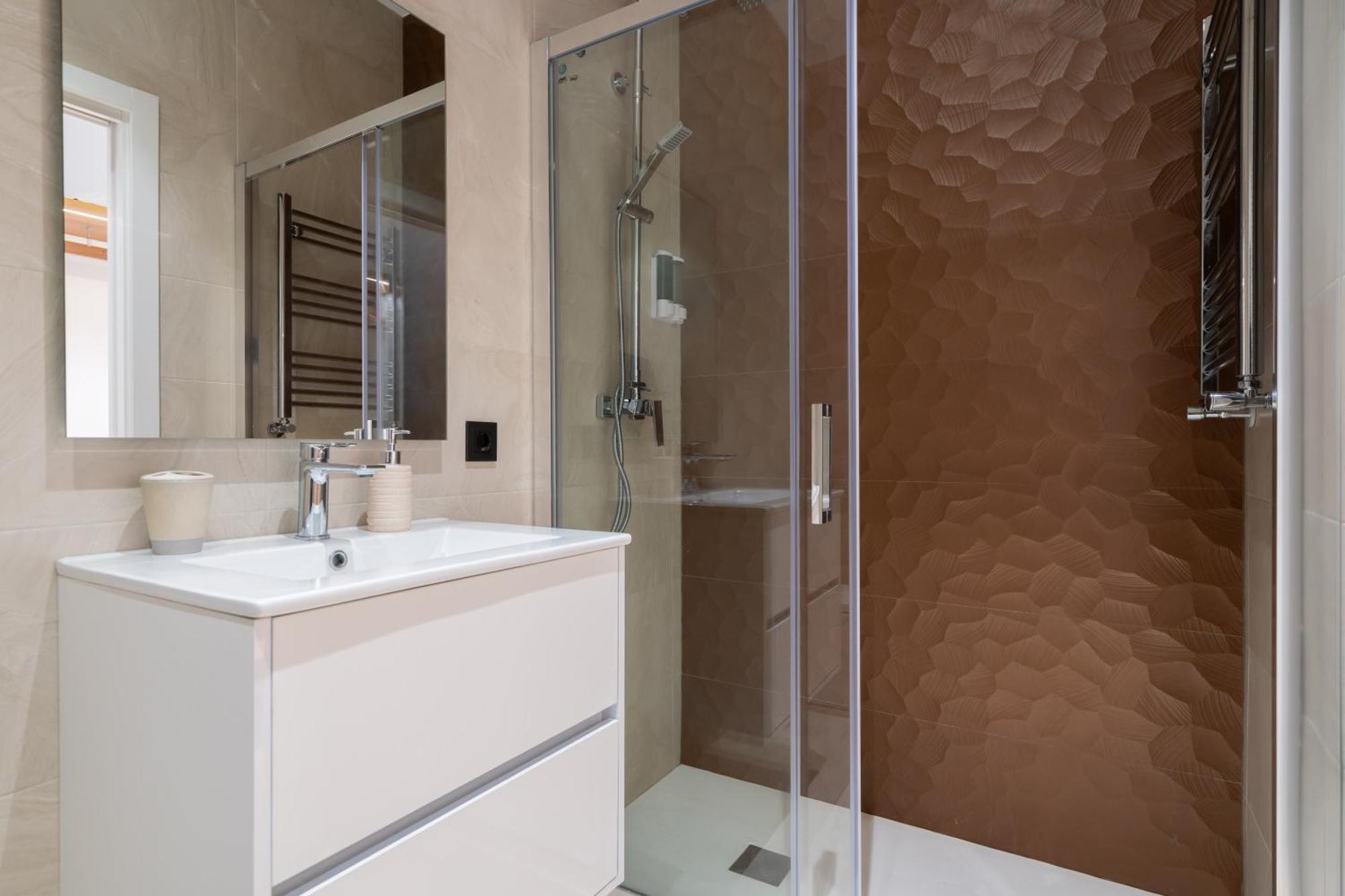 Apartamento Chueca Hortaleza 12pax 5 Bedrooms 5 Baths