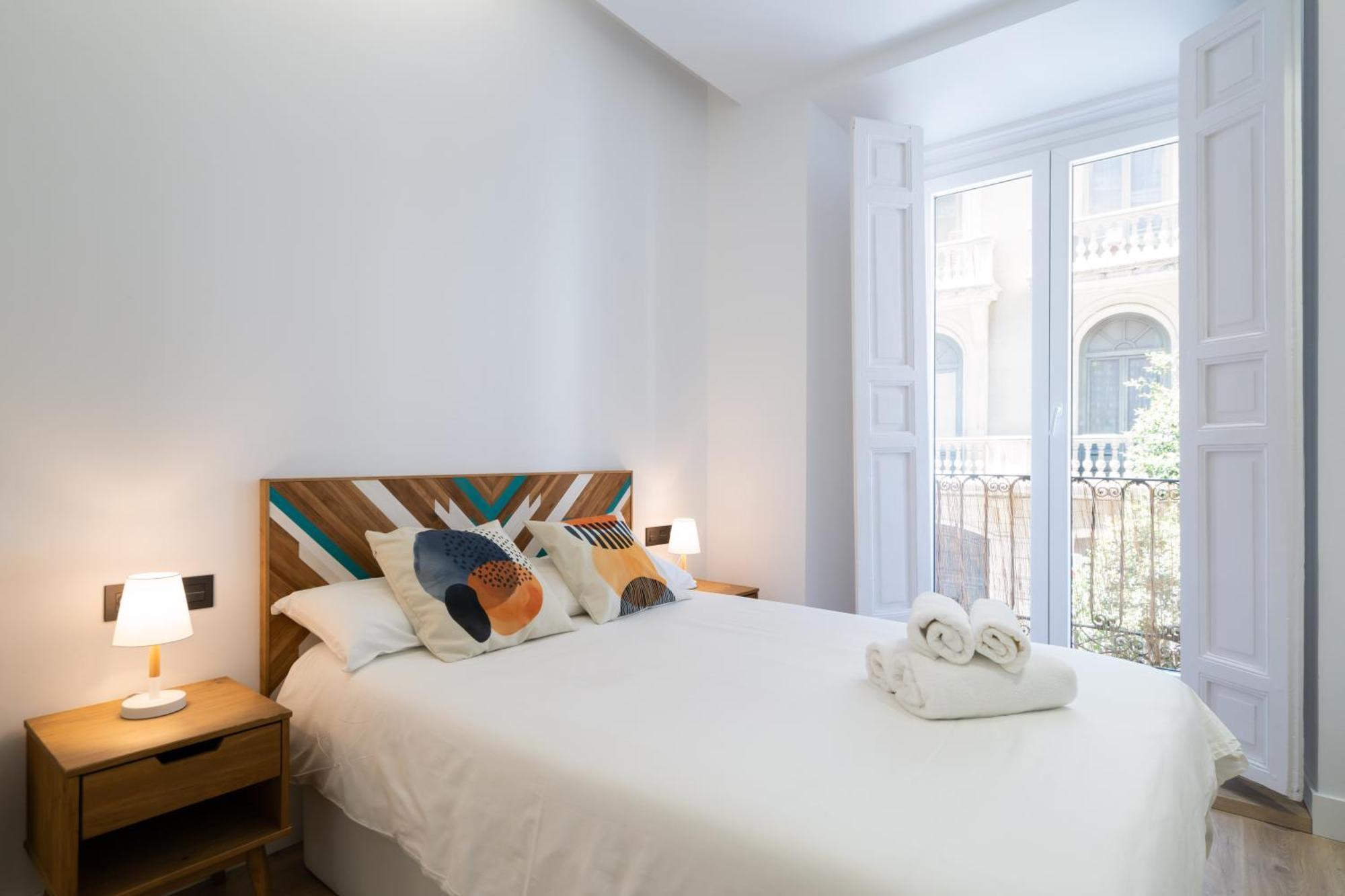 Apartamento Chueca Hortaleza 12pax 5 Bedrooms 5 Baths *