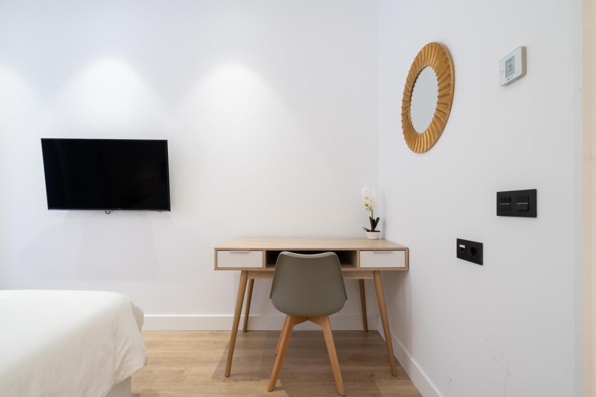 Apartamento Chueca Hortaleza 12pax 5 Bedrooms 5 Baths *