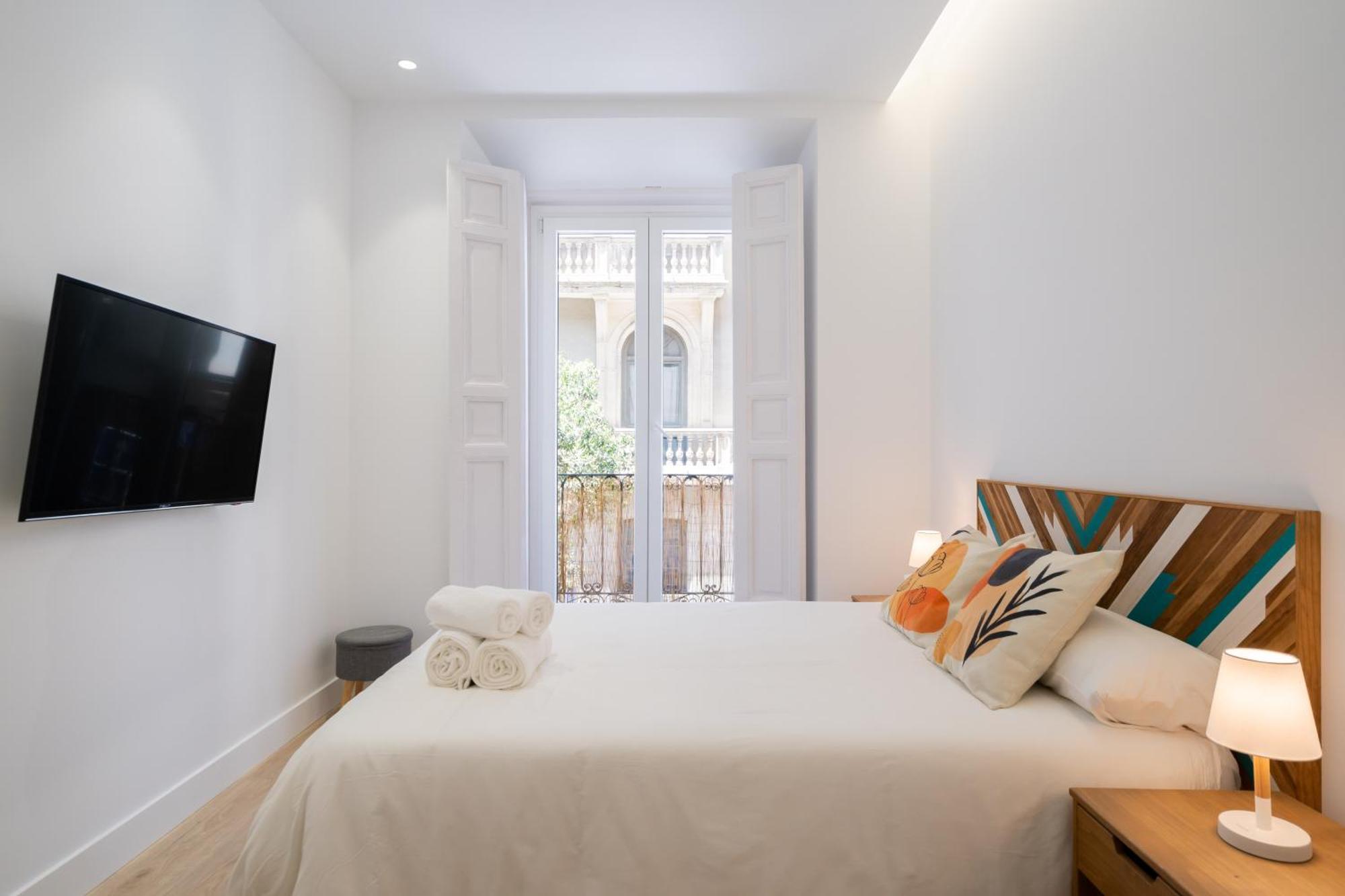 Chueca Hortaleza 12pax 5 Bedrooms 5 Baths