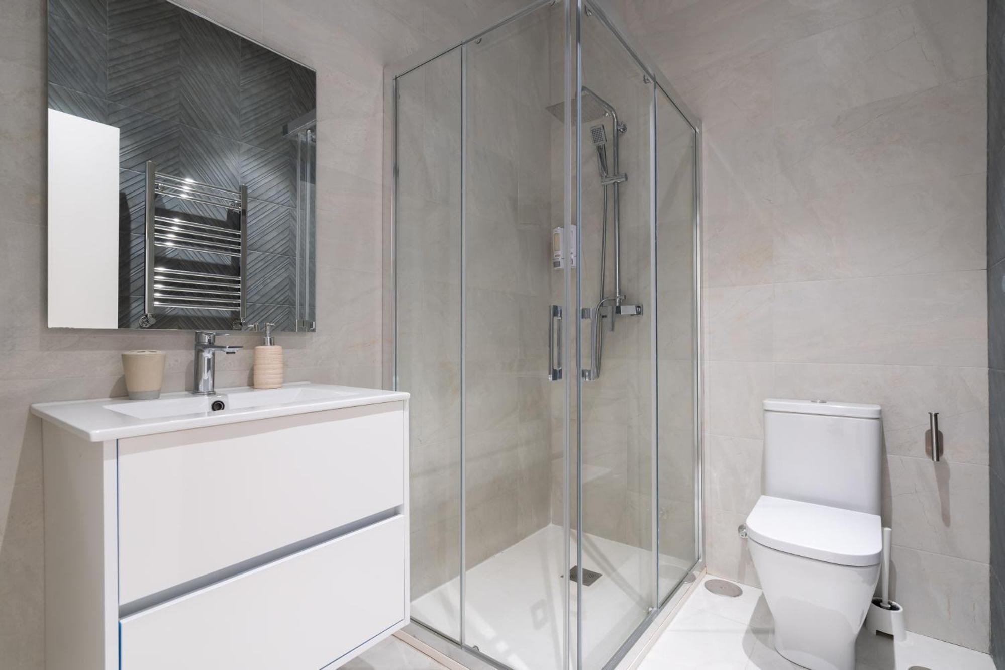 Apartamento Chueca Hortaleza 12pax 5 Bedrooms 5 Baths *