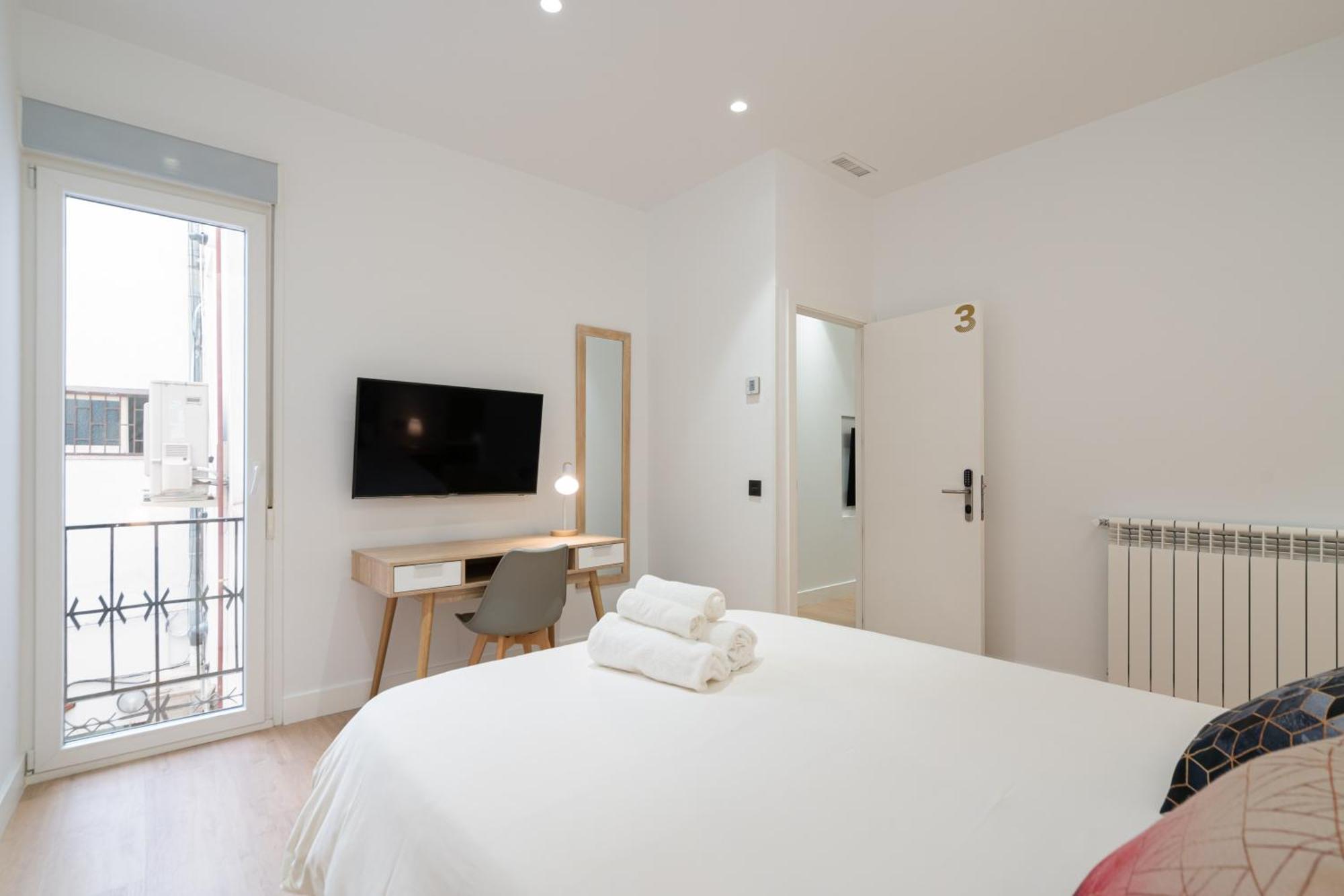 Chueca Hortaleza 12pax 5 Bedrooms 5 Baths