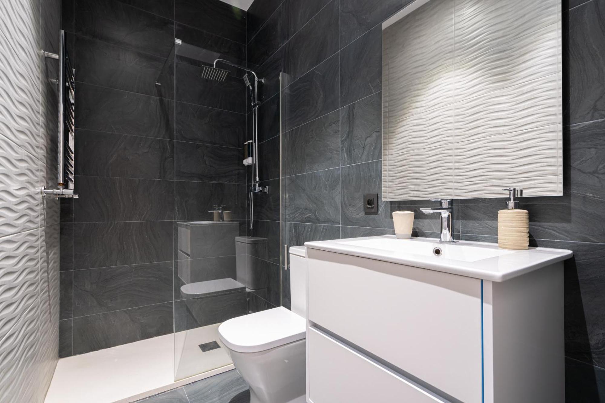Chueca Hortaleza 12pax 5 Bedrooms 5 Baths Madrid