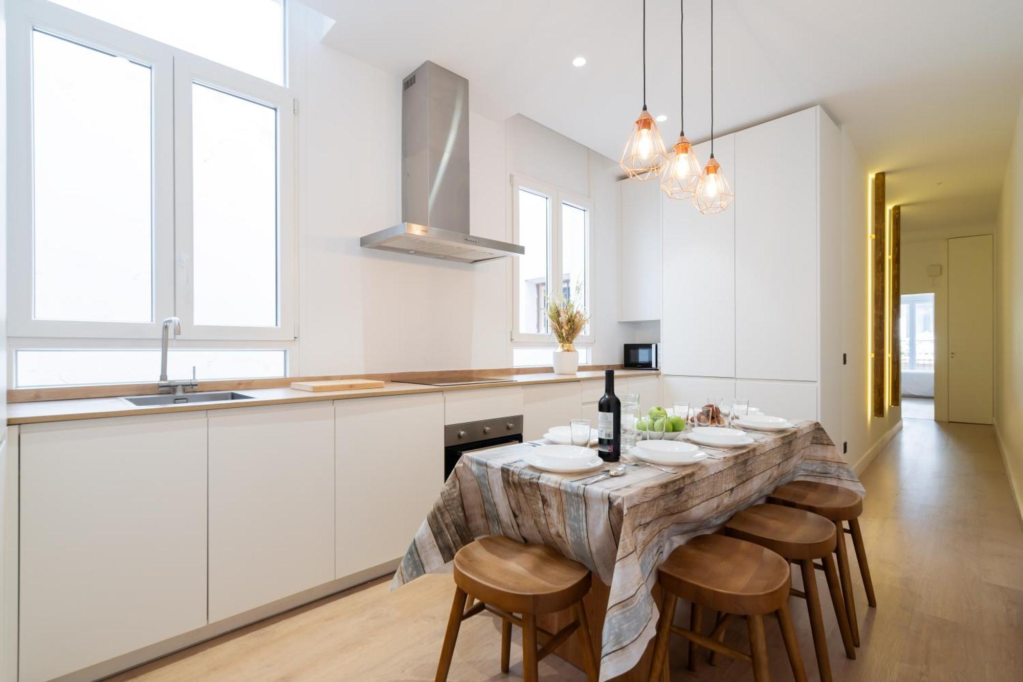 Chueca Hortaleza 12pax 5 Bedrooms 5 Baths