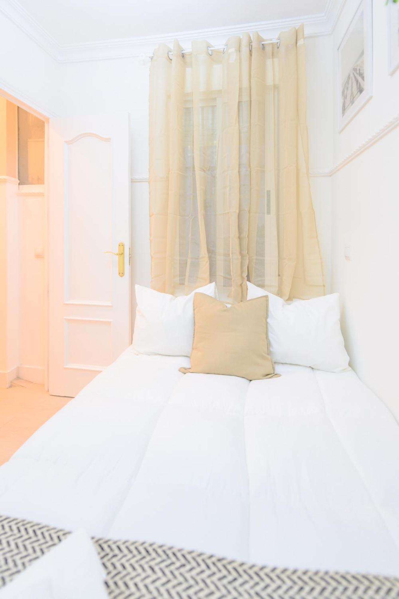 For Encantador Estudio Temporal Con Cama Doble Y Sofa Cama, Patio Compartido Ctg86 *