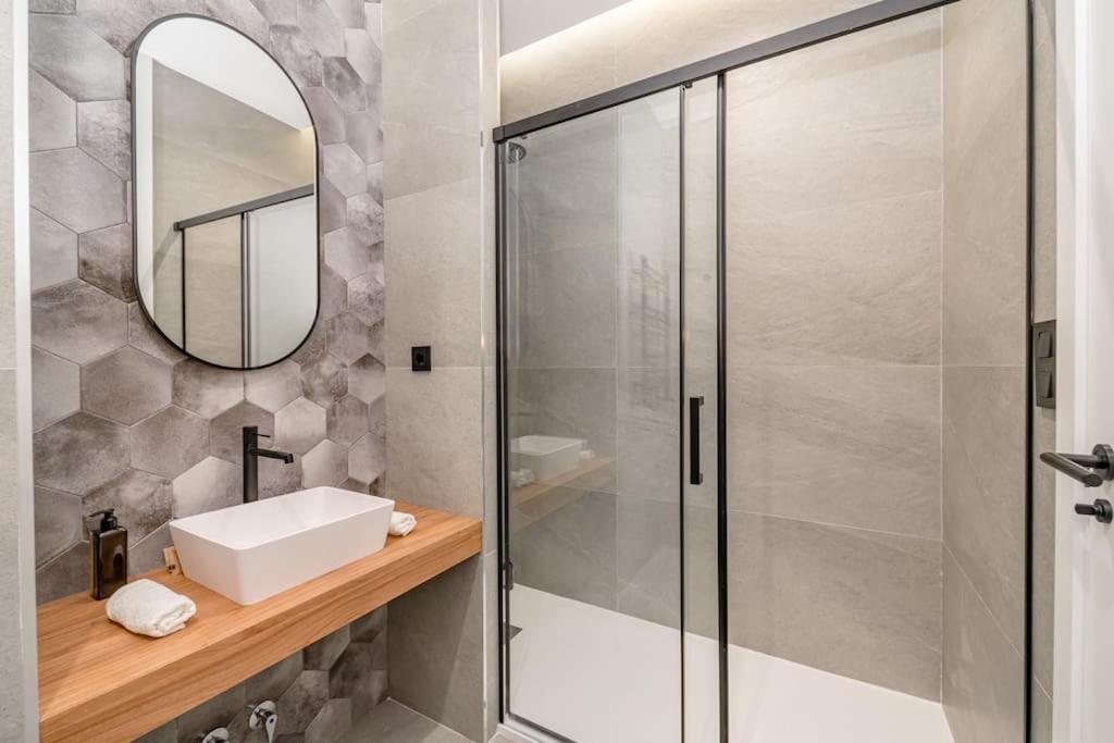 Apartamento Centro Xi Calle Carrera De San Jeronimo 2br 2bh Madrid
