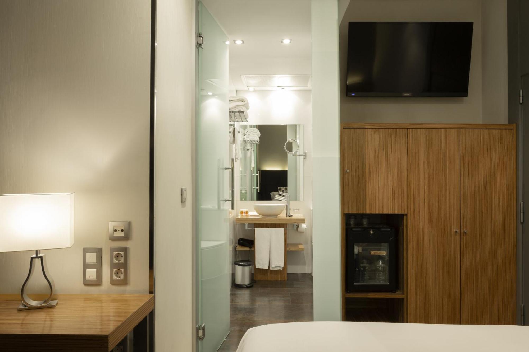 Hotel Petit Palace Plaza Del Carmen 4*