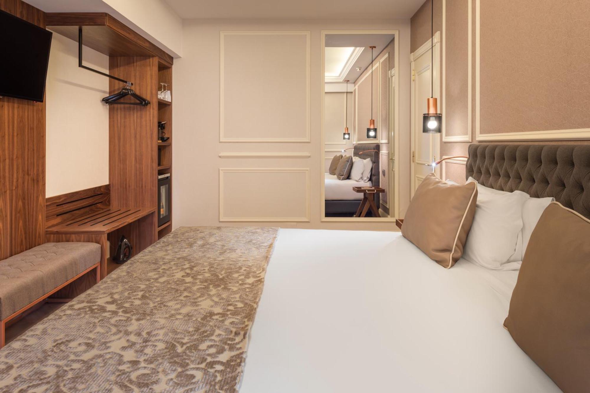 Catalonia Cortes Hotel