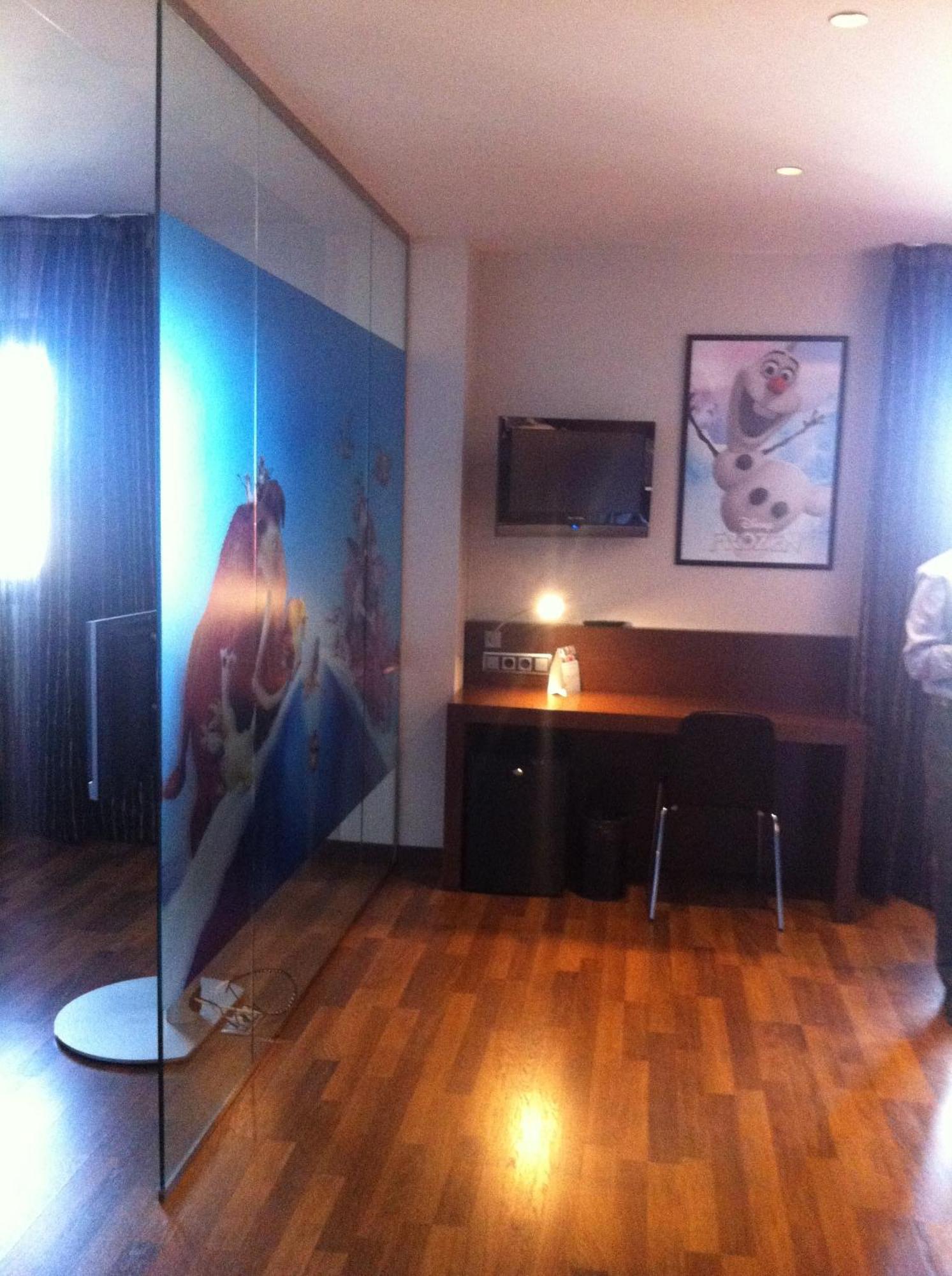 Tach Airport Hotel