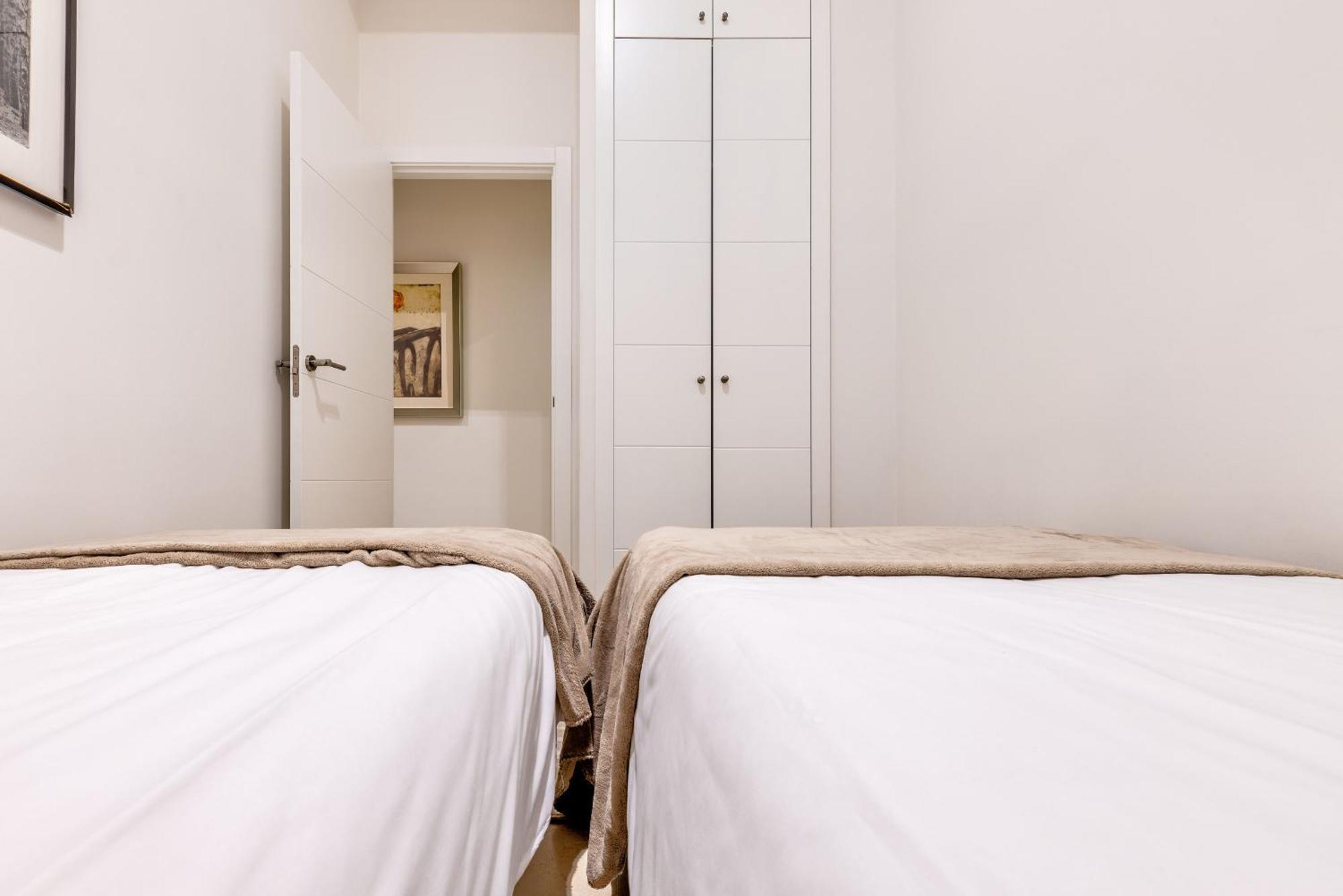Mit House Echegaray En * Madrid
