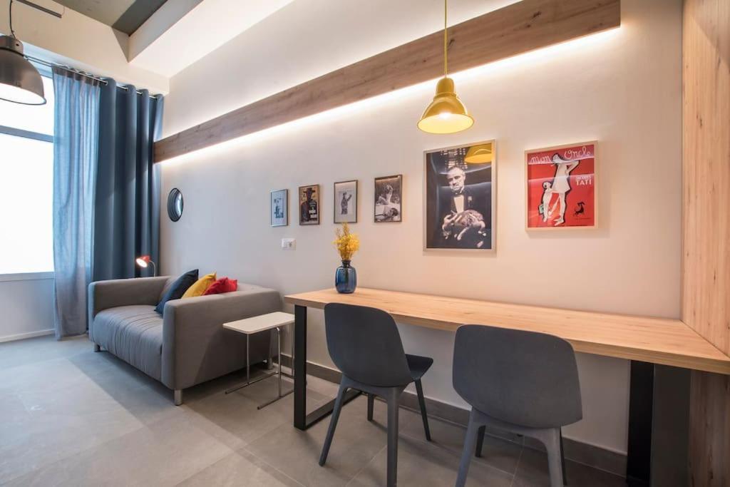 Urban Chic At Great Location In *