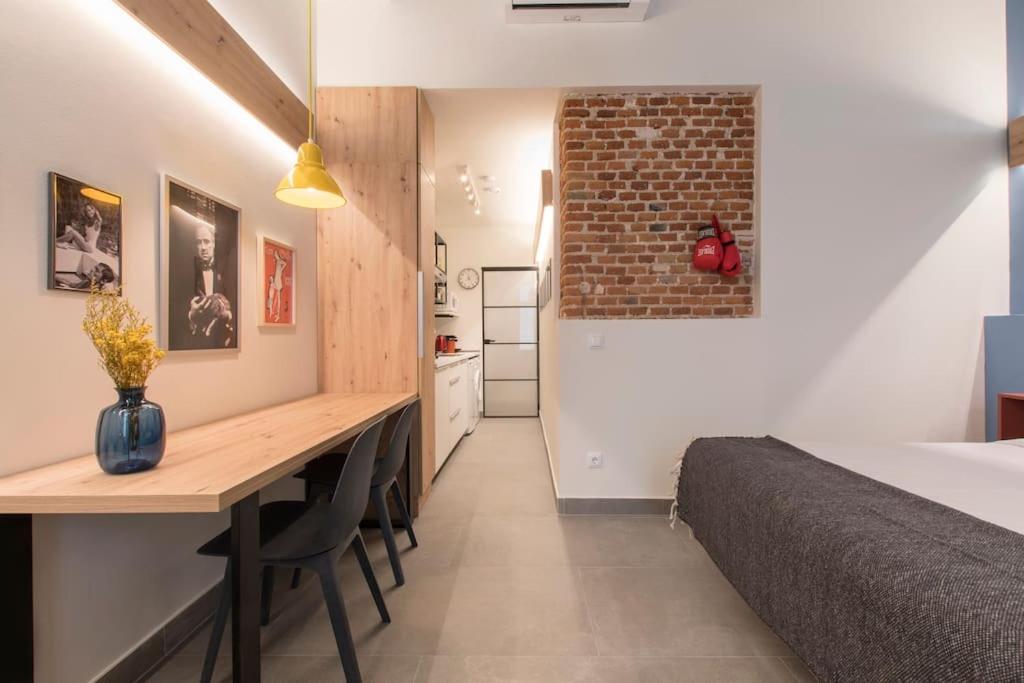 Urban Chic At Great Location In *