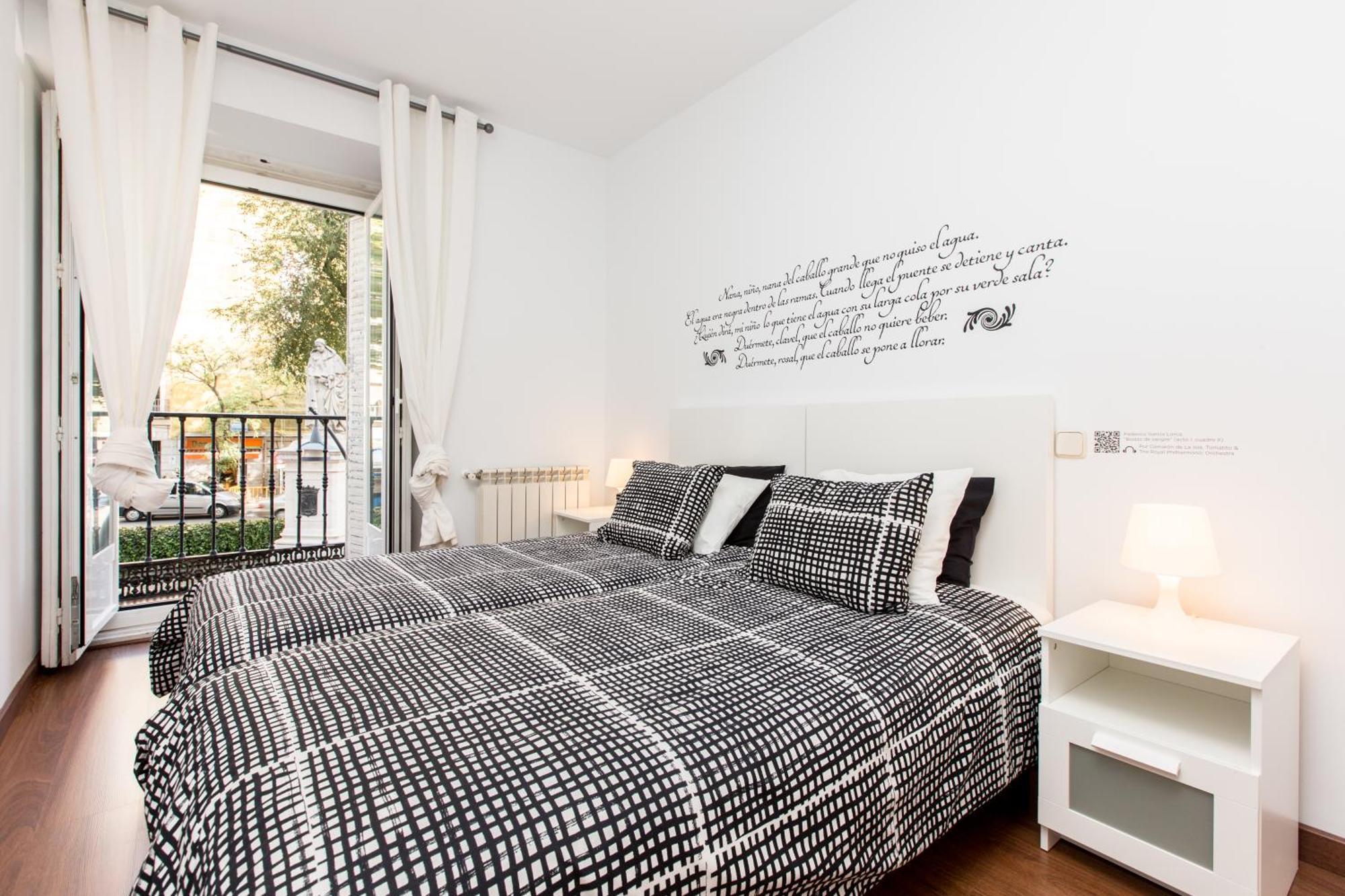 Book In Madrid- Puerta Del Sol Apartamento