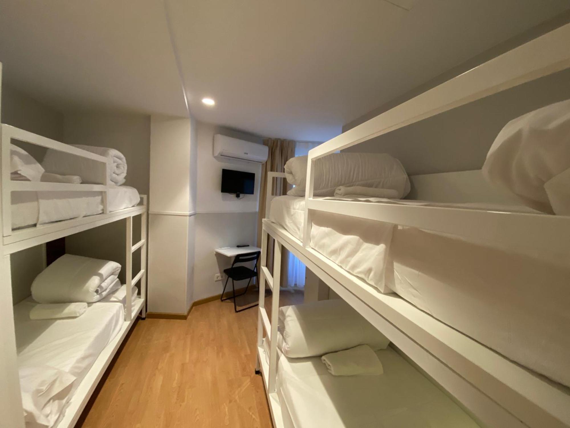 Far Gran Via Hostel *