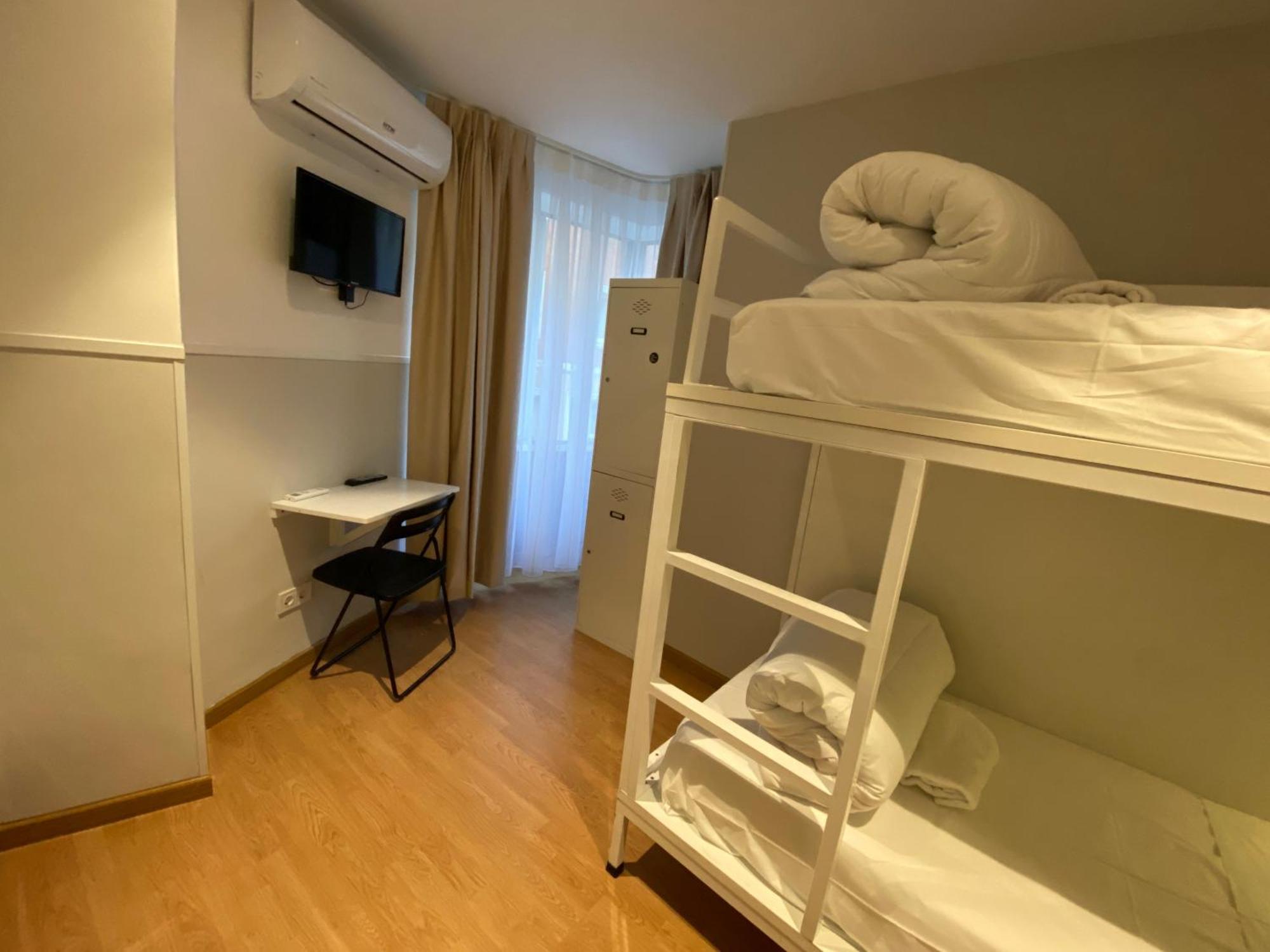 Hostel Far Gran Via *