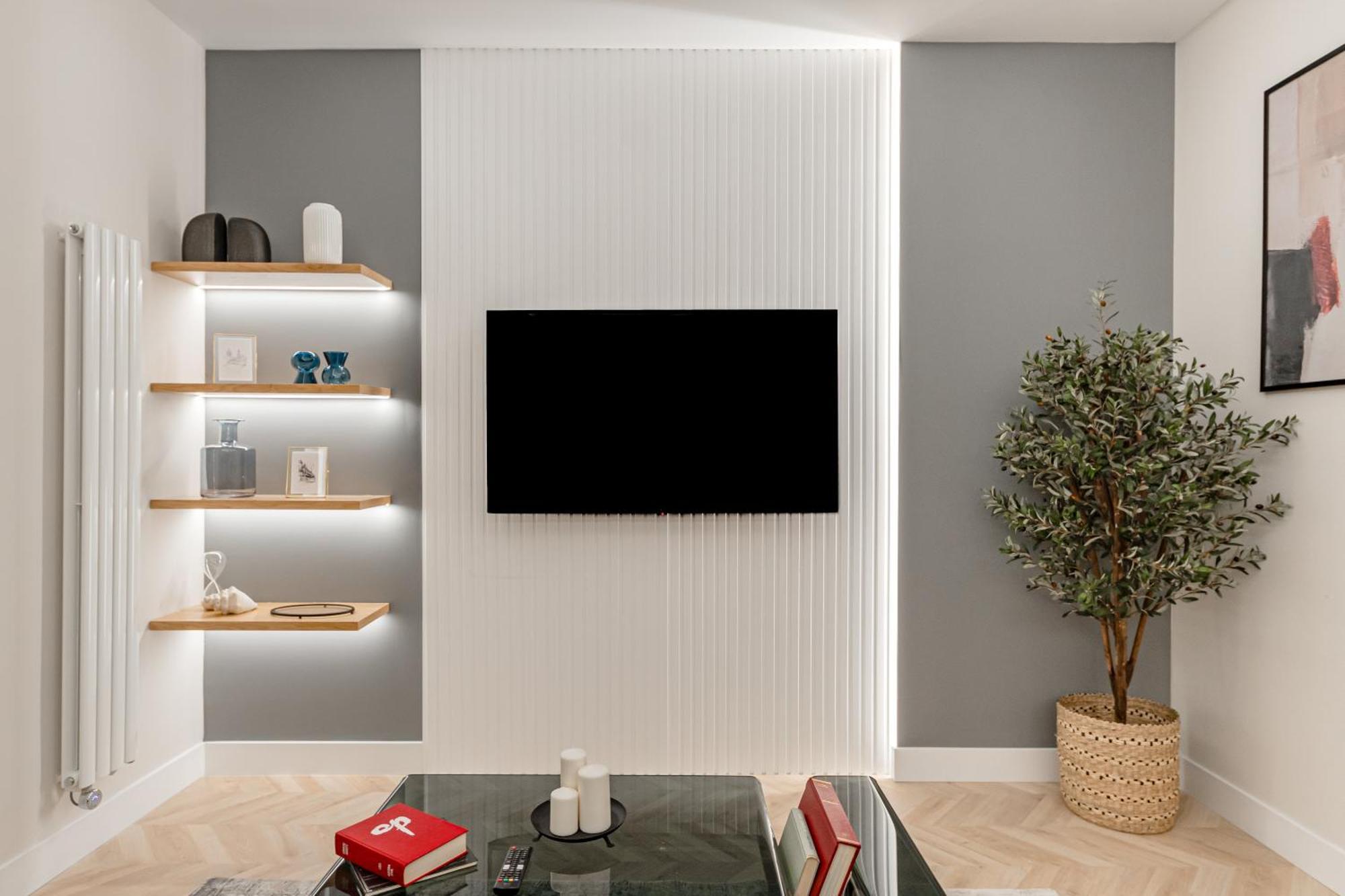Apartamento Plaza Espana Viii Calle San Bernardo 3br 3bh