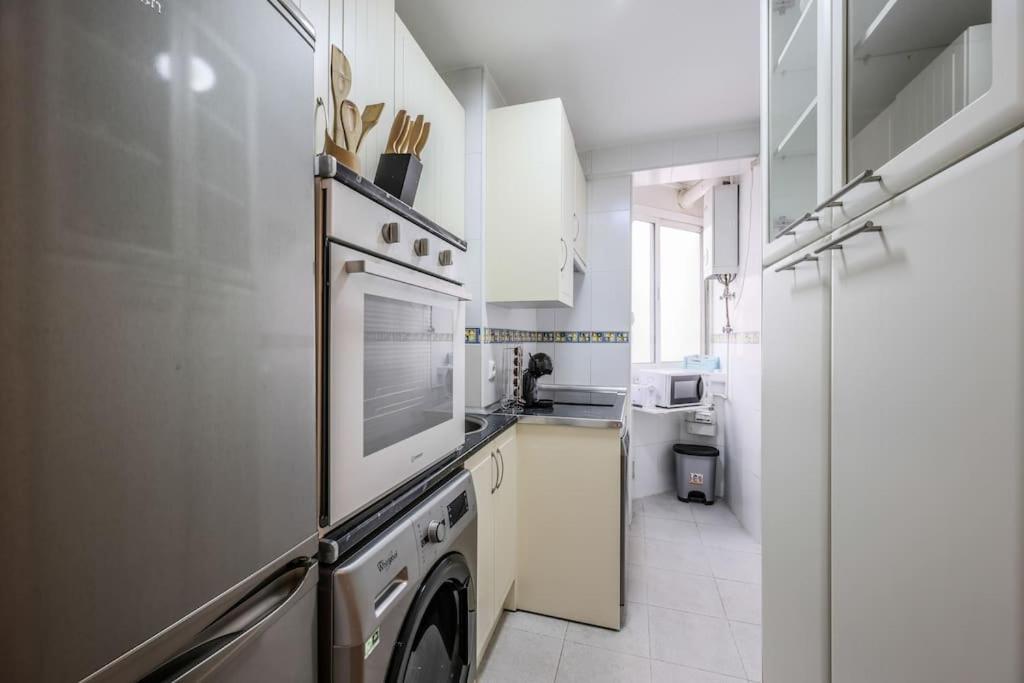 Urban Oasis In - Steps From River Manzanares Apartamento
